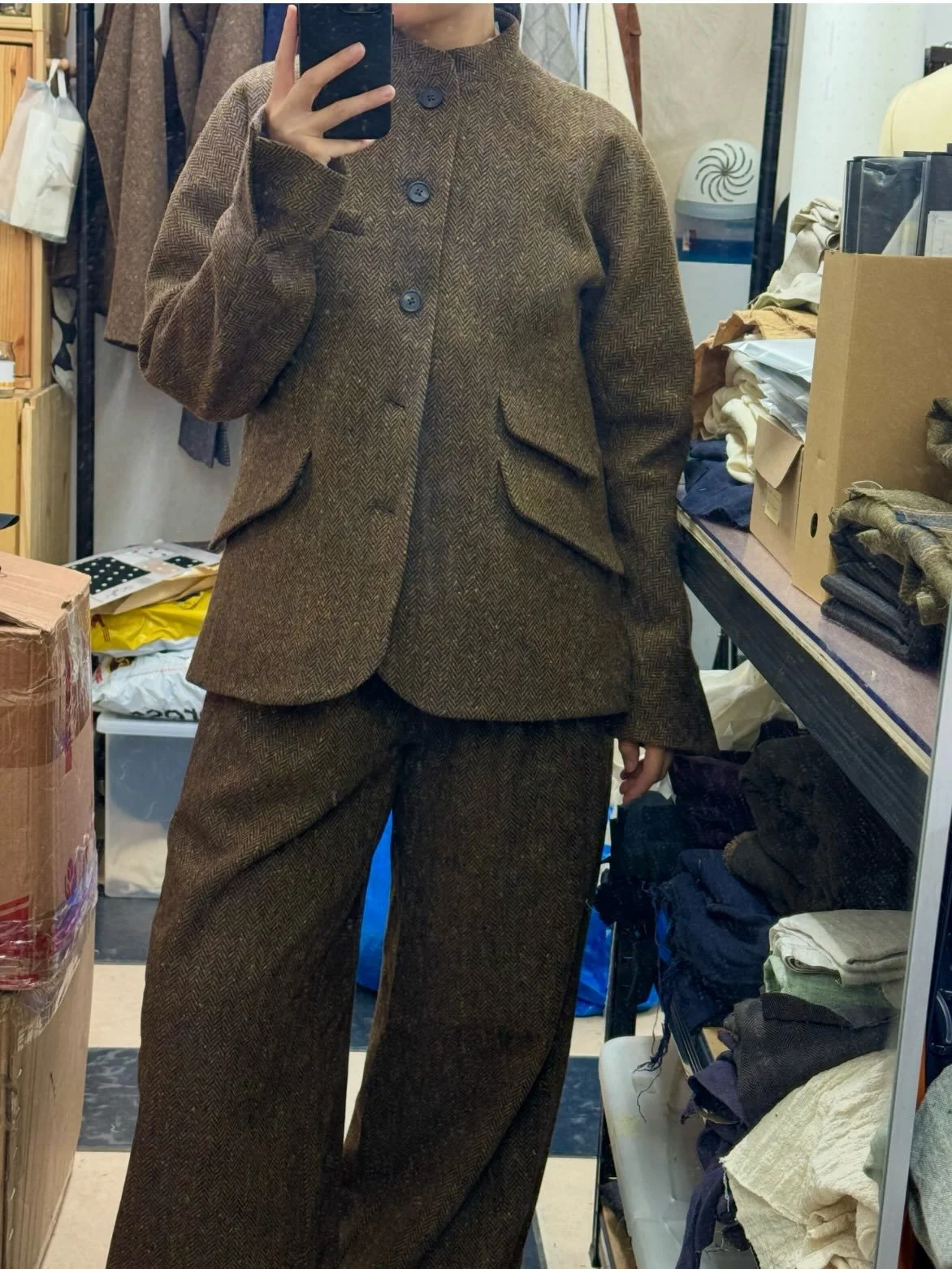 .
&mdash;&mdash;&mdash;&mdash;&mdash;&mdash;&mdash;&mdash;&mdash;&mdash;&mdash;&mdash;&mdash;&mdash;&mdash;&mdash;&mdash;&mdash;&mdash;&mdash;&mdash;&mdash;&mdash;&mdash;-

Janny in her London Studio.

. Stand Collar Jacket
. 100% Tweed Donegal
. Lin