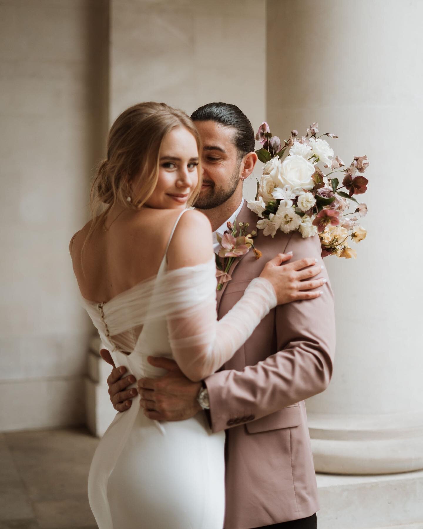 Sharing some of my faves from Sunday&rsquo;s editorial in London 🤍 The colour palette was soooo good!

Such a gorgeous group of suppliers and lovely to finally work with @abstracteventsuk after months of chatting through instagram! x

Planning, conc