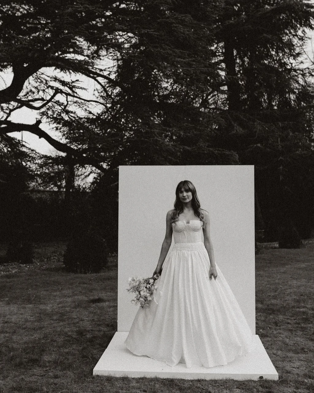 Beautiful simplicity from the spring 2024 archive 💛 

@fayewildephotography  x @bybunchstudio 

#FAYEWILDEWORKSHOPS 
host + photography @fayewildephotography 
concept, styling + florals @bybunchstudio 
hair @helensutcliffehair 
MUA @evebridalbeauty 