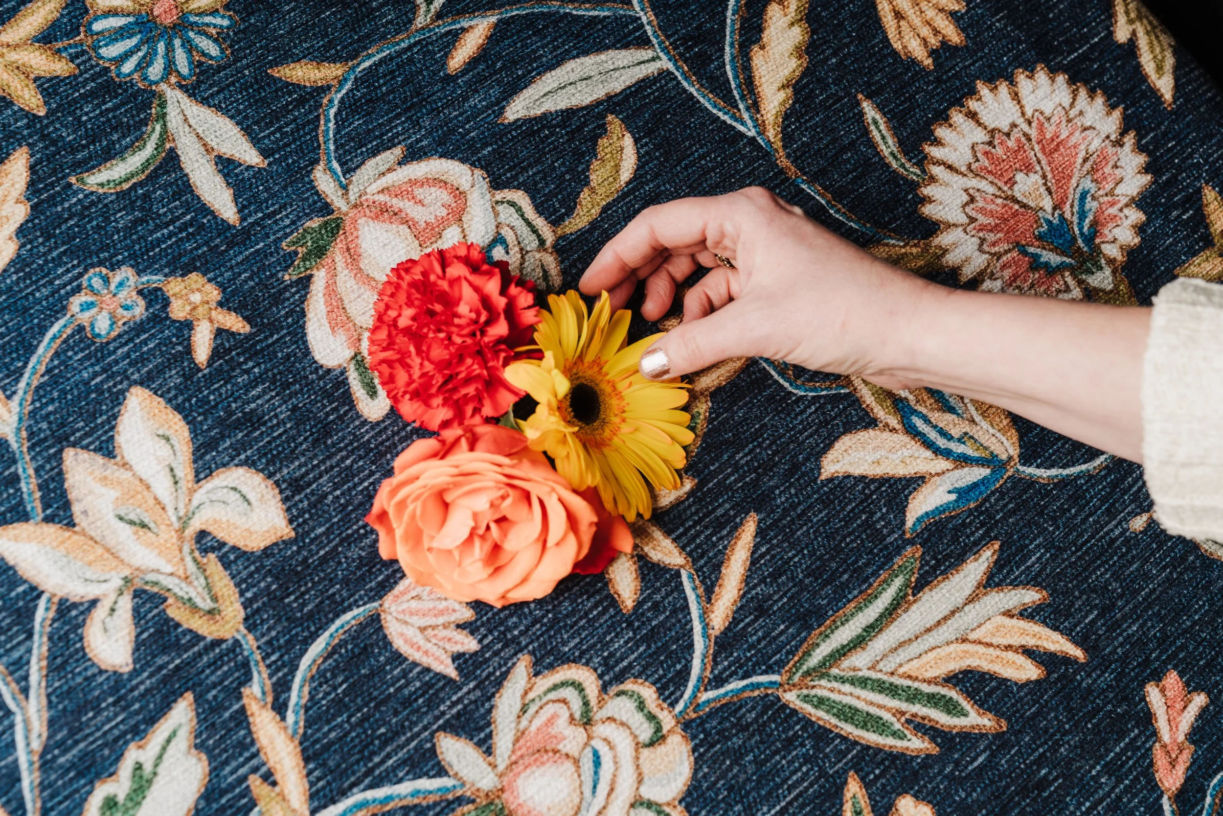 Tumble Rugs x Frida Kahlo | Mil Flores Navy/Gold