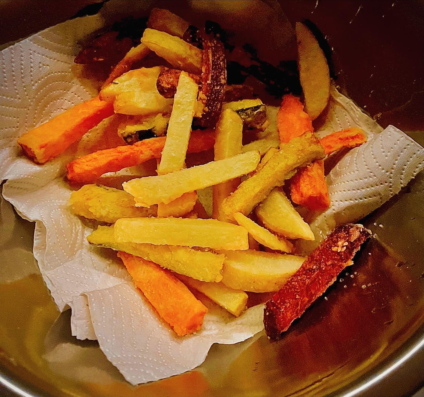 We have finally nailed our rainbow fries - so they will always come to you hot and crispy from now on! 🙌🍟

The fries will also continue be vegan and gluten free too!

Our next project is to perfect our bread - we might even add some colour in &hell