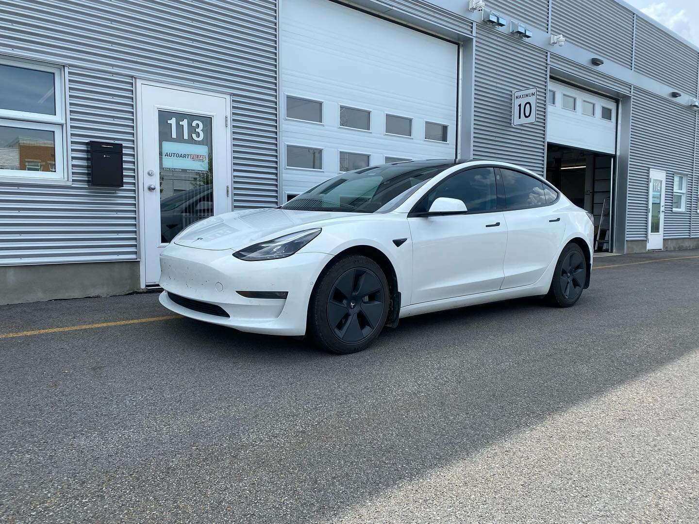 ❄️ Pure Elegance, Now Cooler Than Ever ❄️
This Tesla Model 3 is staying cool and elegant with our temperature control window film and our full front PPF kit with added rocker protection! Embrace the chill, embrace the style! 😎 #AutoArtFilmsSolutions