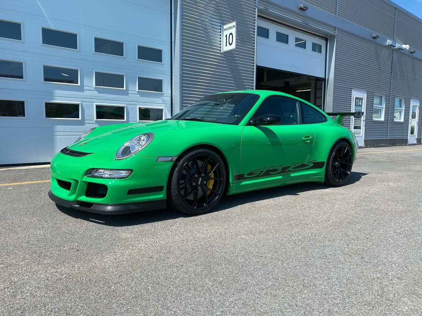 Revving up perfection: 2007 Porsche GT3 RS came in for a full paint protection film makeover and ceramic coating treatment. 🚗✨

Want to protect your ride? Check us out at www.autoartfilms.com

 #AutoArtFilms #porsche #gt3rs #green #cars #carswithout