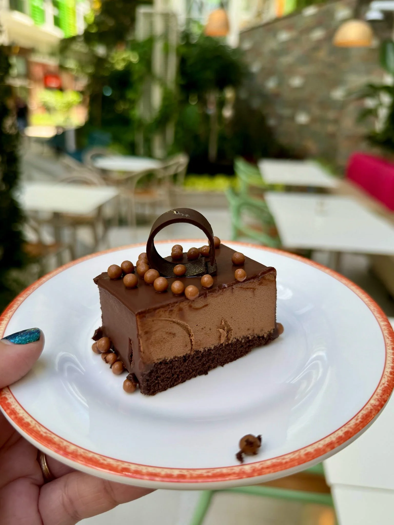 What’s Included in a Royal Caribbean Cruise A Complete Guide Dining 1.jpg