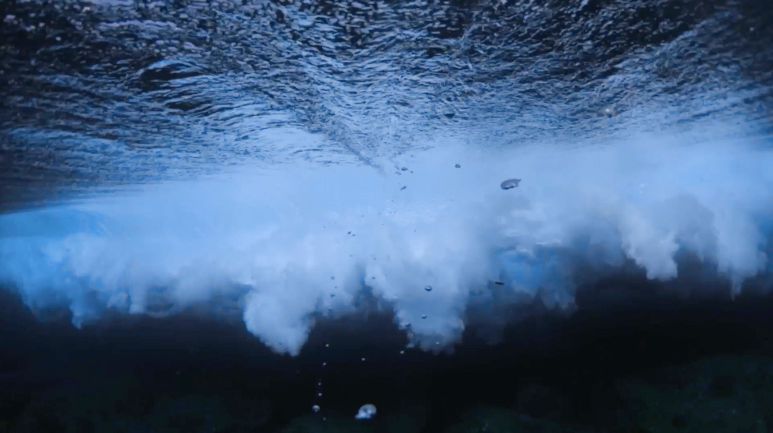 Bleue-Header-Underwater-still2.jpg