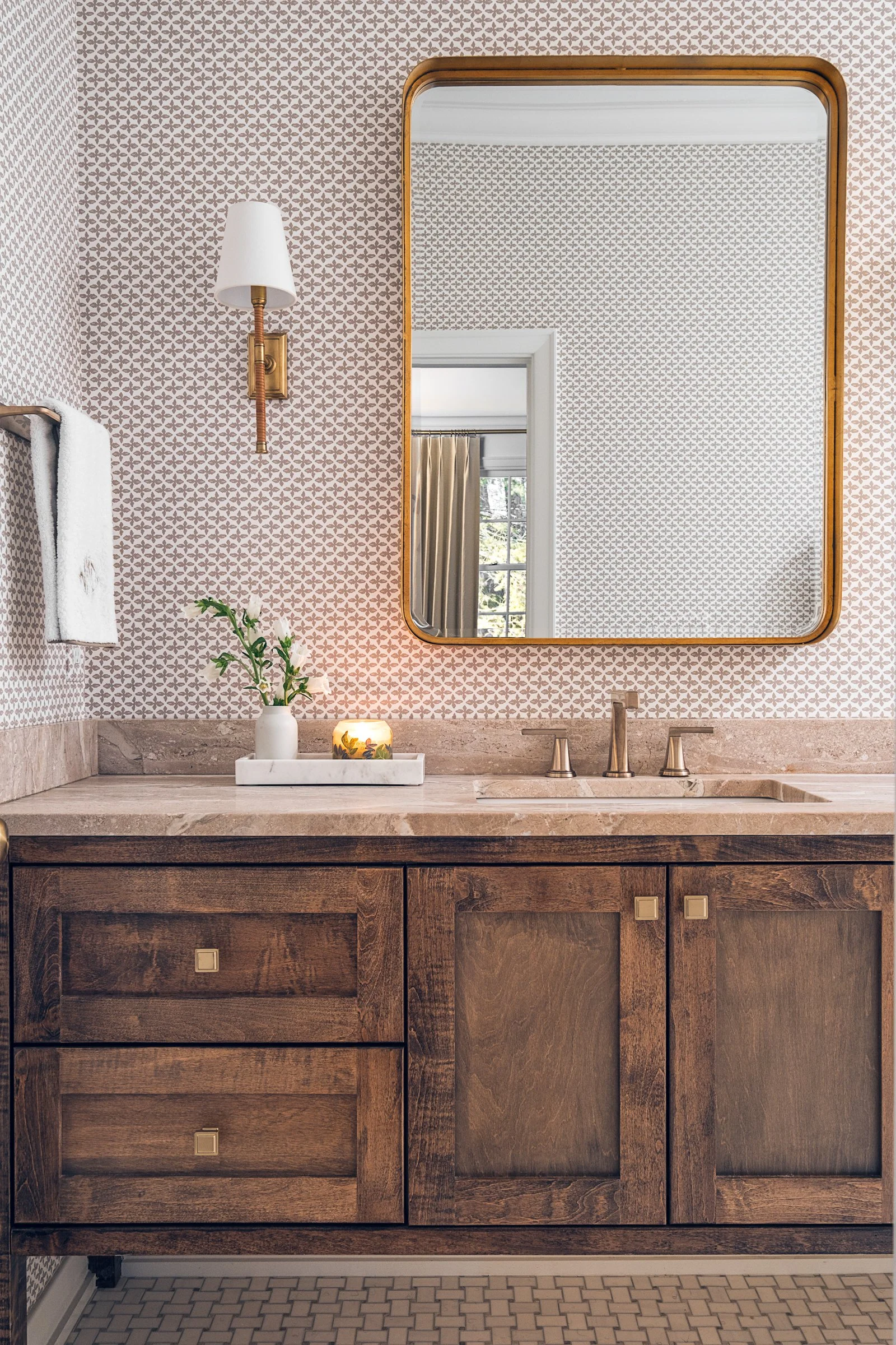 This luxury residential interior in Columbia, SC, designed by Westend Interiors and led by luxury interior designer Alisa Bunch, reflects a refined balance of texture, lighting, and curated furnishings. Photographed by Columbia and Charlotte-based ar