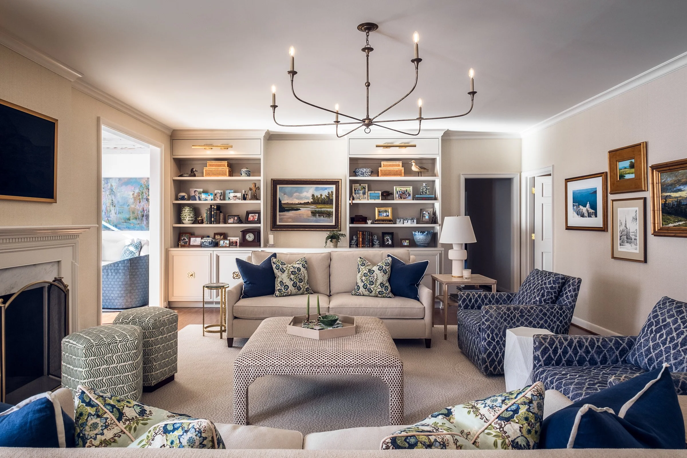 This luxury residential interior in Columbia, SC, designed by Westend Interiors and led by luxury interior designer Alisa Bunch, reflects a refined balance of texture, lighting, and curated furnishings. Photographed by Columbia and Charlotte-based ar