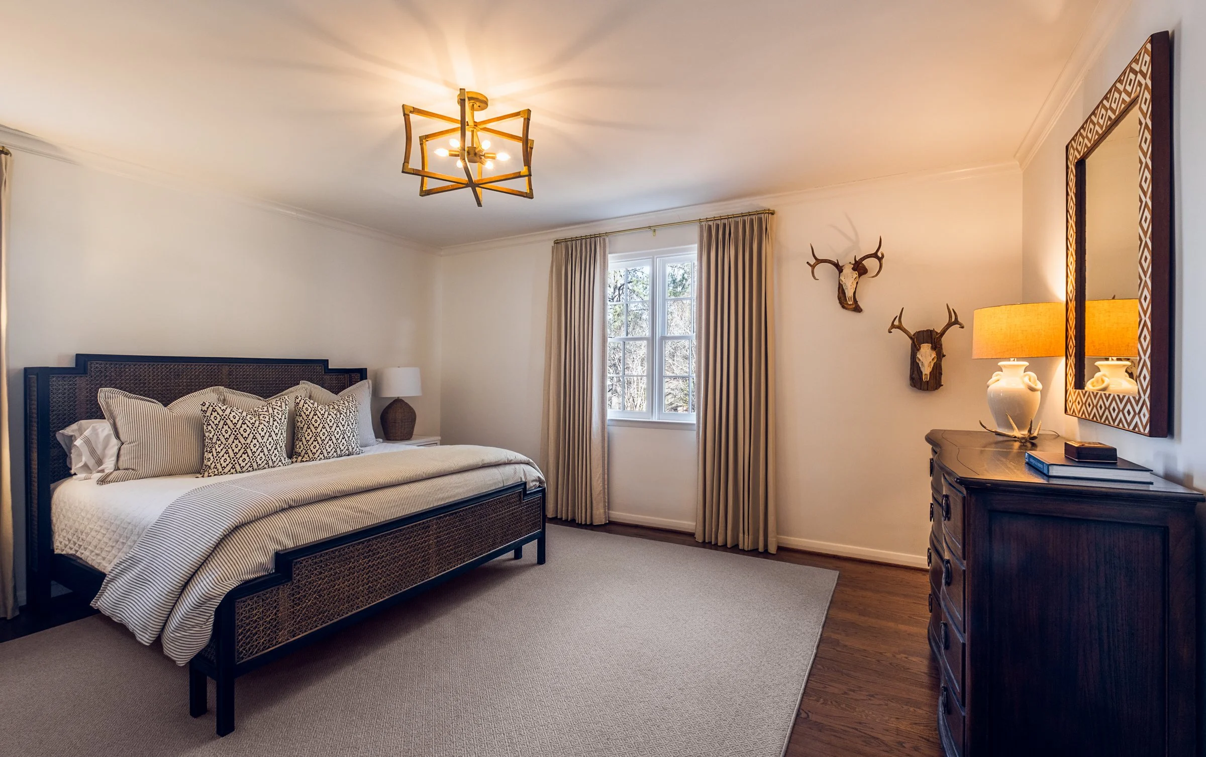 This luxury residential interior in Columbia, SC, designed by Westend Interiors and led by luxury interior designer Alisa Bunch, reflects a refined balance of texture, lighting, and curated furnishings. Photographed by Columbia and Charlotte-based ar