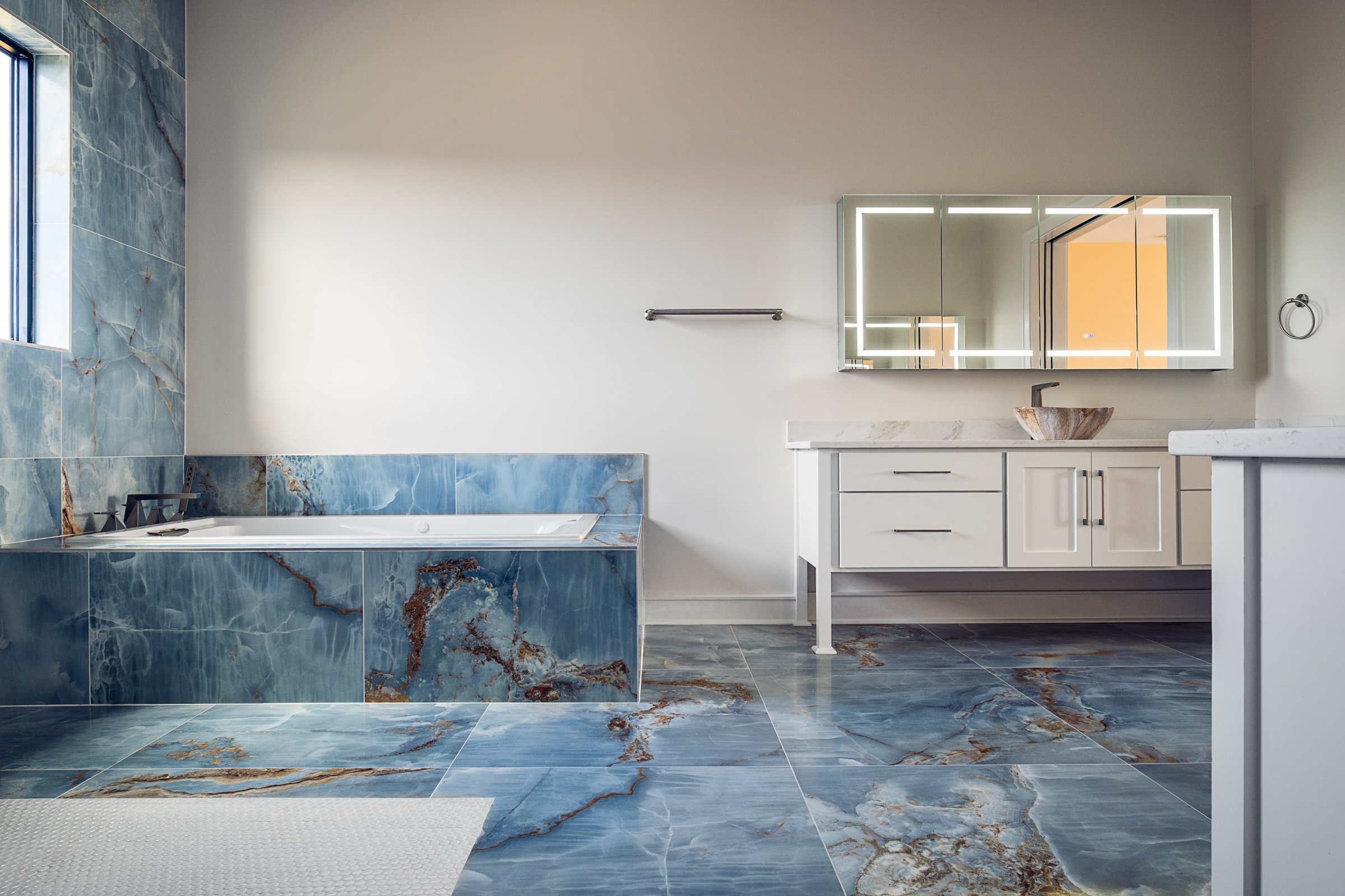 Architectural and interior photography of a customized lakefront home, highlighting design detail, atmosphere, infinity pool, and craftsmanship.