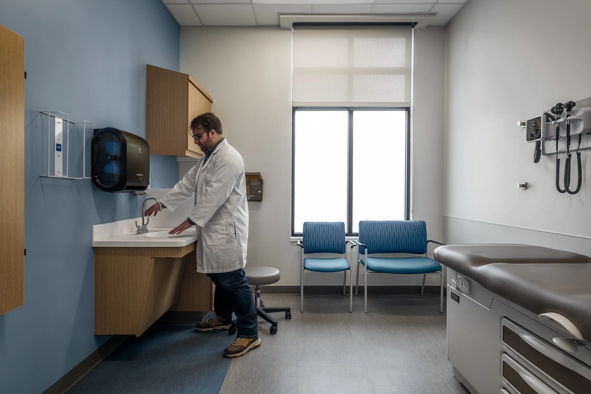 Interior view at Atrium Health, highlighting modern design, function and patient comfort.