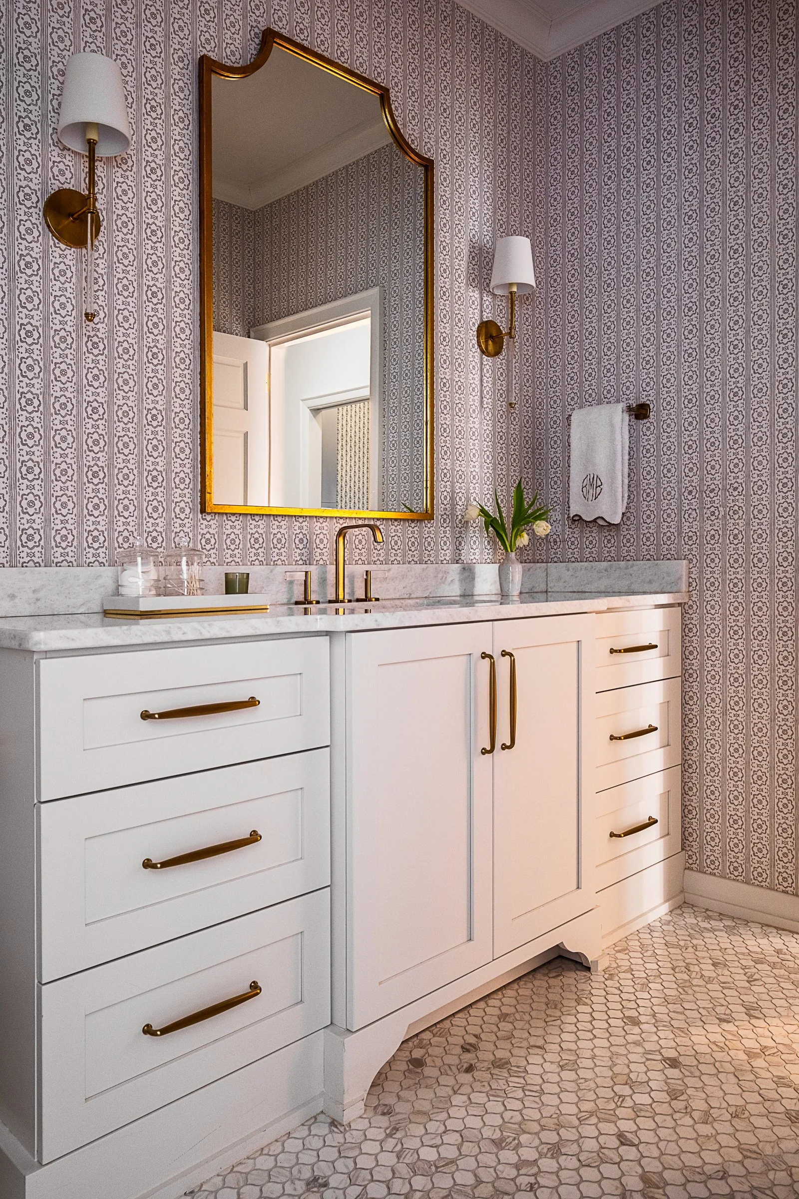 This luxury residential interior in Columbia, SC, designed by Westend Interiors and led by luxury interior designer Alisa Bunch, reflects a refined balance of texture, lighting, and curated furnishings. Photographed by Columbia and Charlotte-based ar