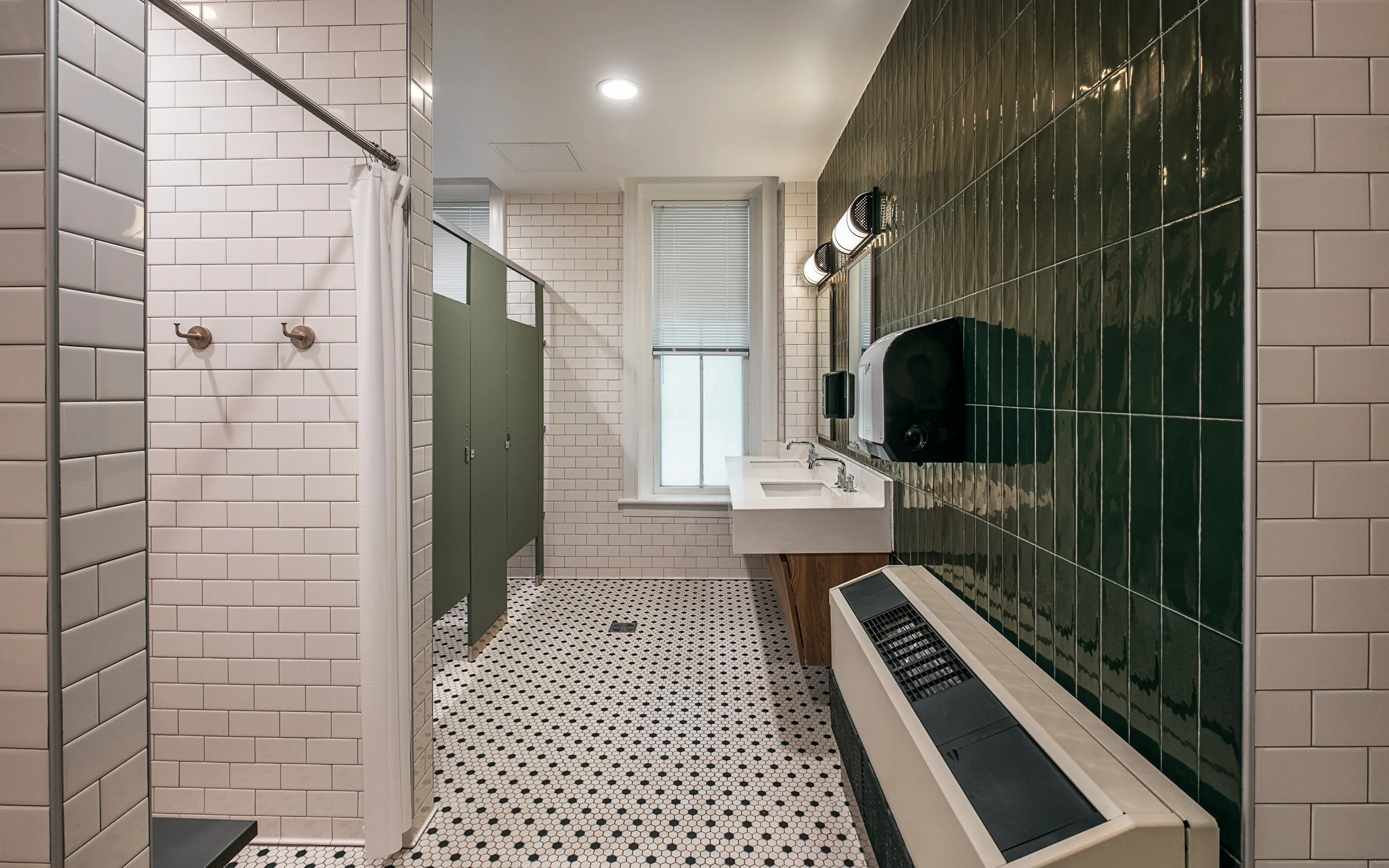 Interior bathroom at Hollins West Dorm, highlighting [space/design feature] and the renovated student living environment. COmpleted by CPL Architectue and photographed by Lange Photo Studio. 