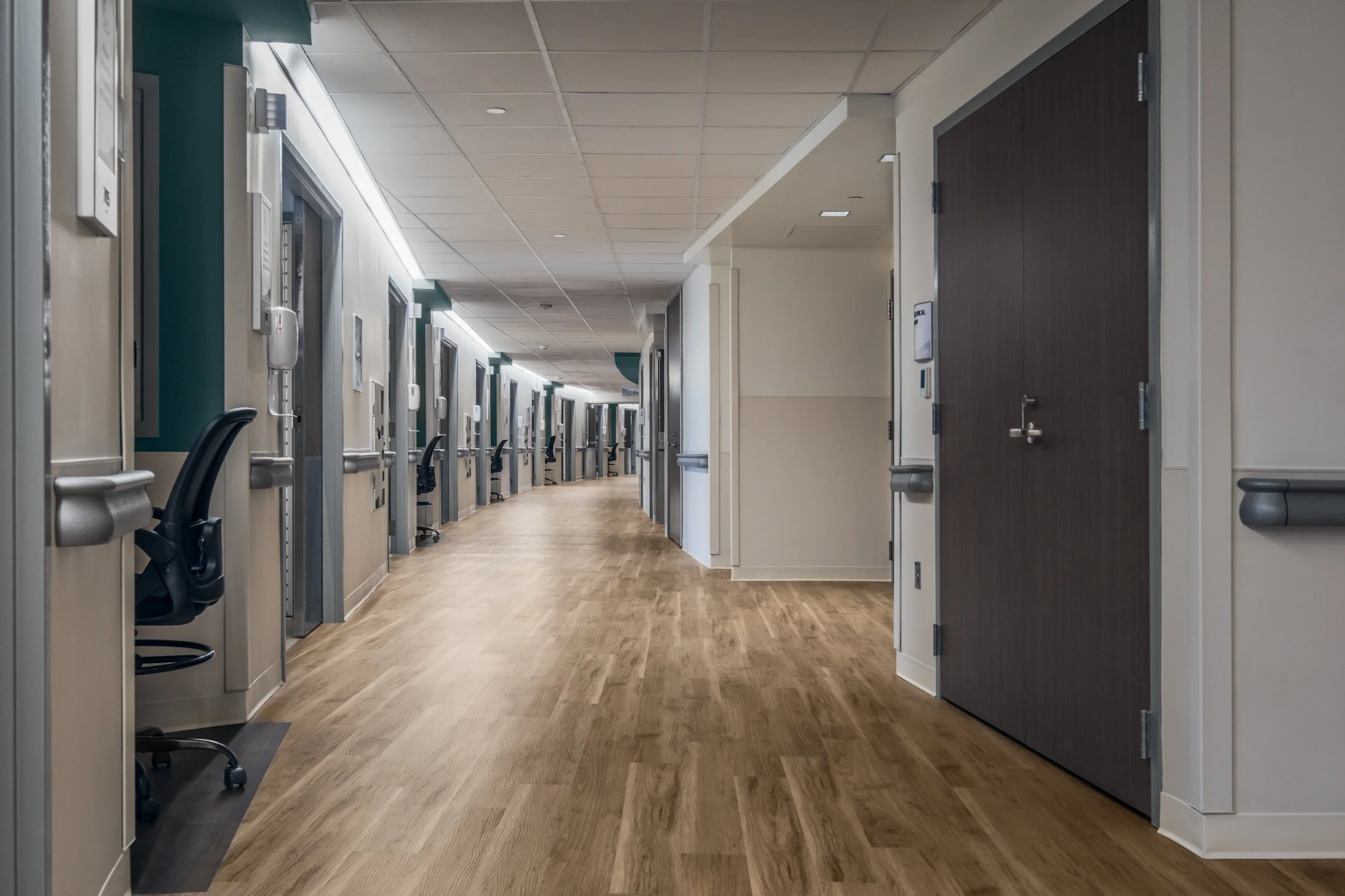 Curved design hallway at Wayne Healthcare UNC, showcasing eco-friendly materials and energy-efficient features.