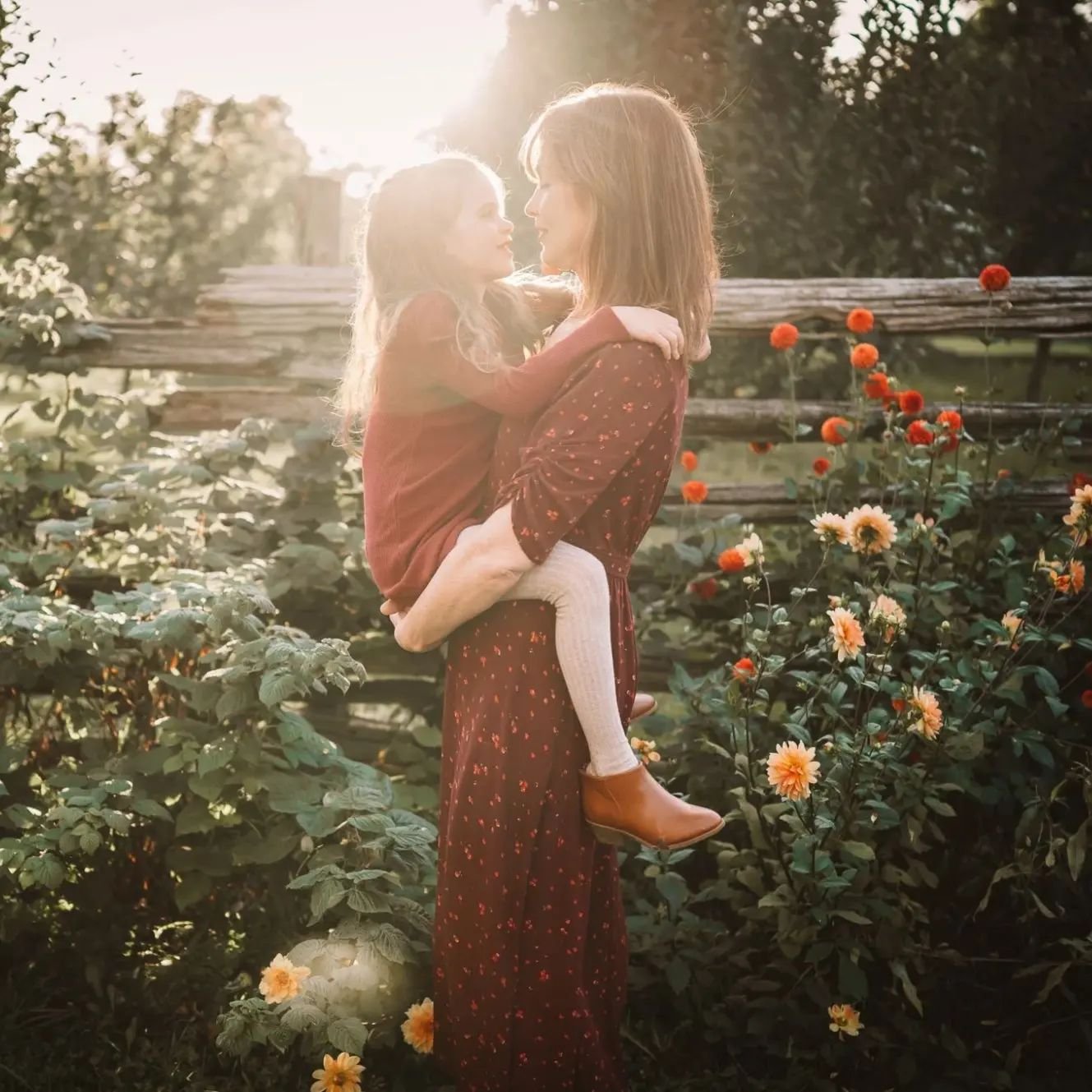 To the world you may be only one person, but to one person you may be the world. 

Photography @melissashearerphotography 
This is end of September @allwhowanderflowerfarm 

Melissa still has spots available for her session here on September 21st. Ch