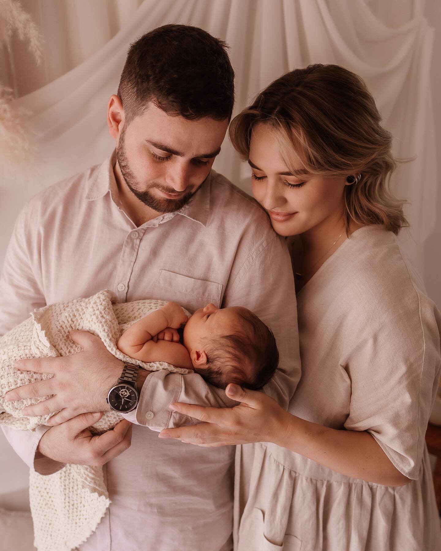 Finn and his new mum and dad, just so picture perfect 🤍