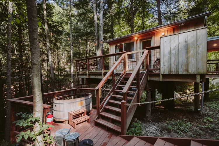 Maple Hocking Hills Treehouse Cabins