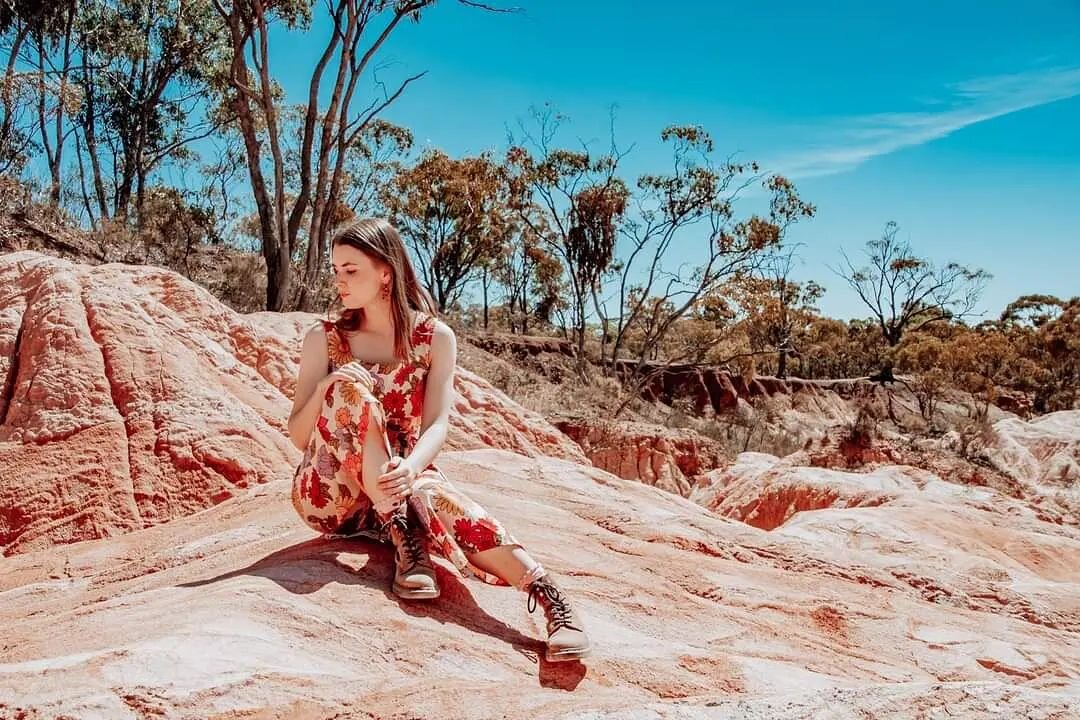 ✨First gig in 3 months this weekend!! And I've got two! What an exciting weekend ahead!✨
🌿@handlebarbendigo Sat 6-8pm
🌿@hustlerbendigo Sun 4pm -@roylevermusic 3pm and @lukeharringtonmusic 5pm
📸 @c.knightimages