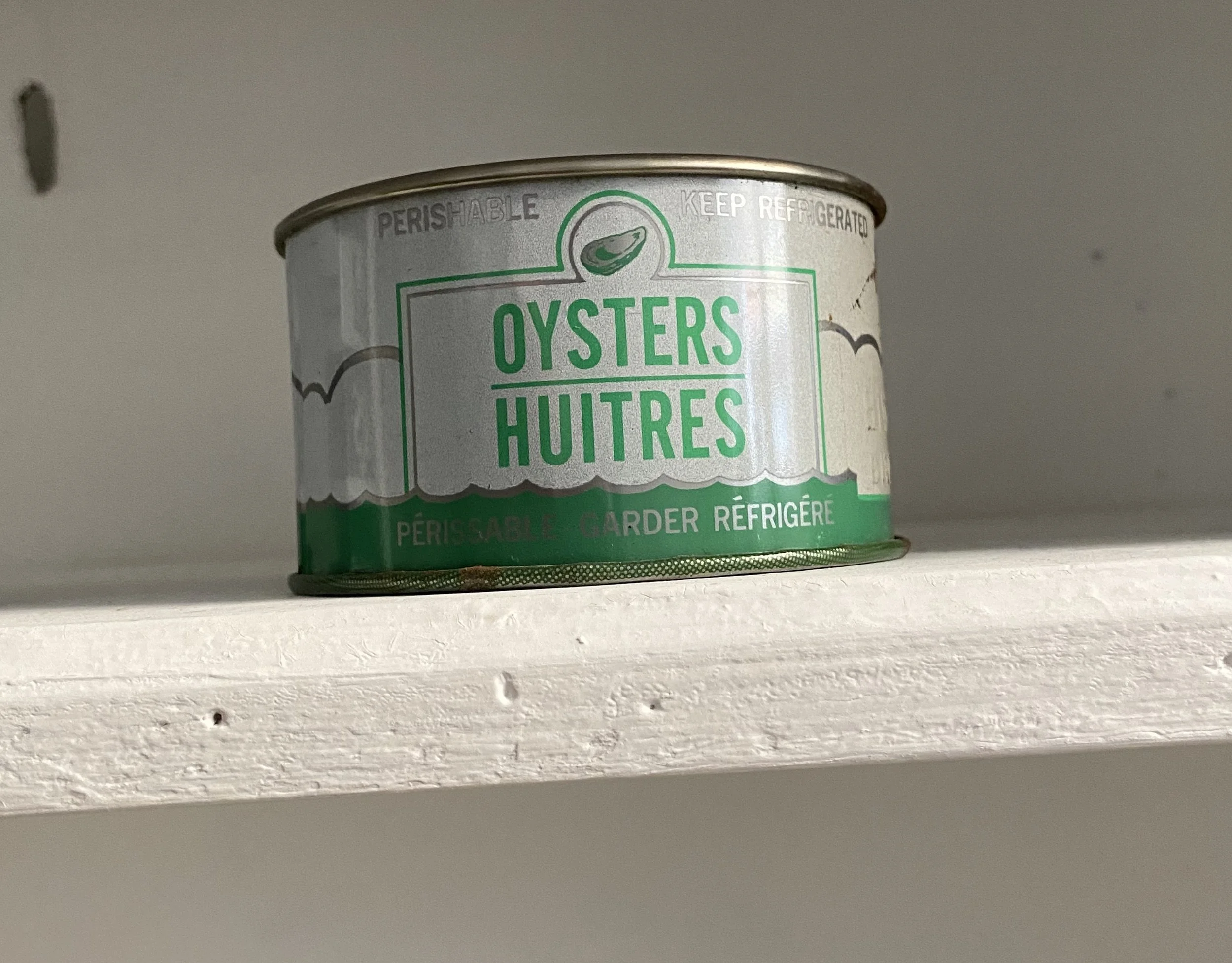 oysters huitres on shelf.jpg