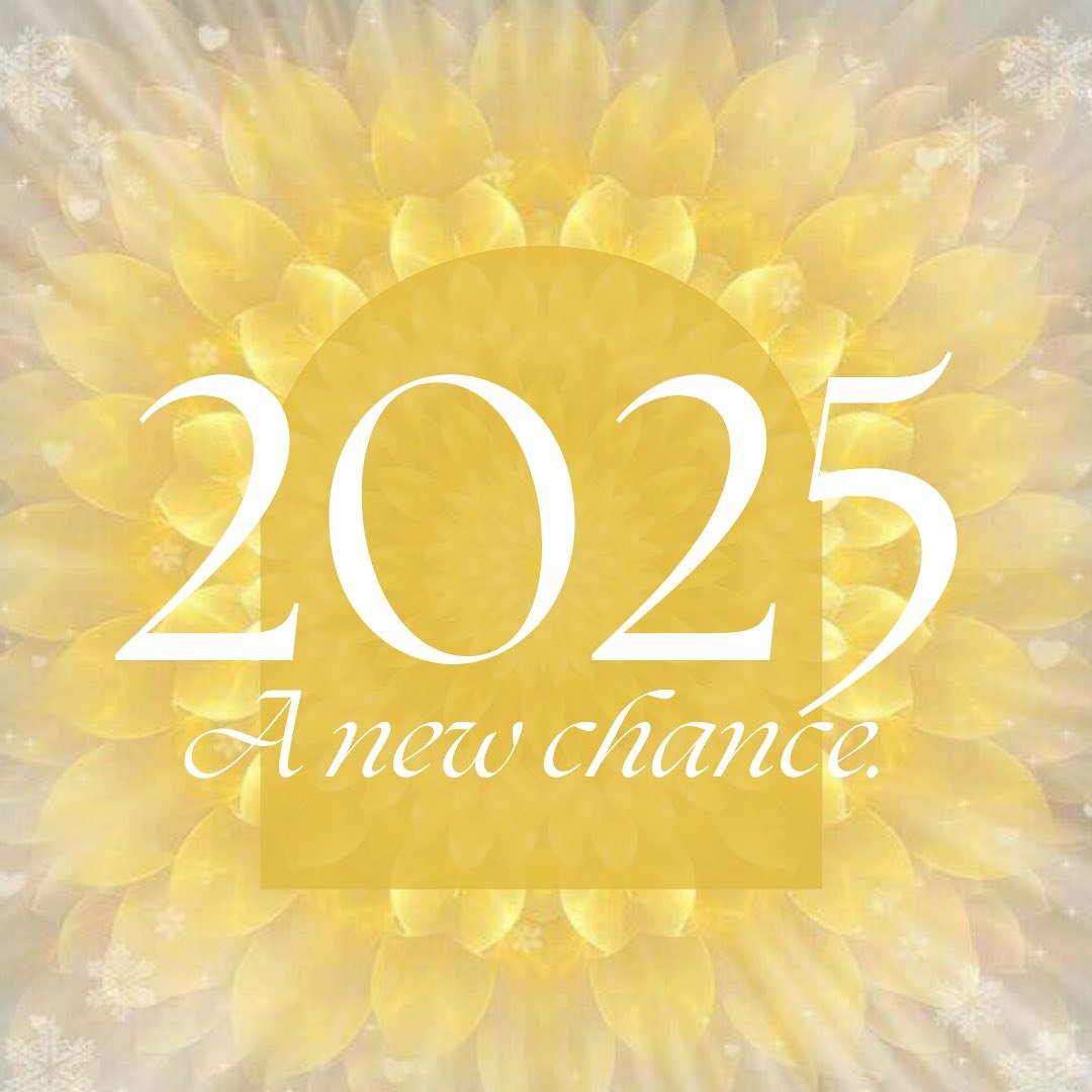 I hope you have all had an inspiring entrance into 2025! I&rsquo;ve certainly enjoyed the beach weather, and today the refreshing rain ☀️ 🌧️ 
I&rsquo;ve put together some journal/reflection prompts to help you get a kickstart to your vision for the 