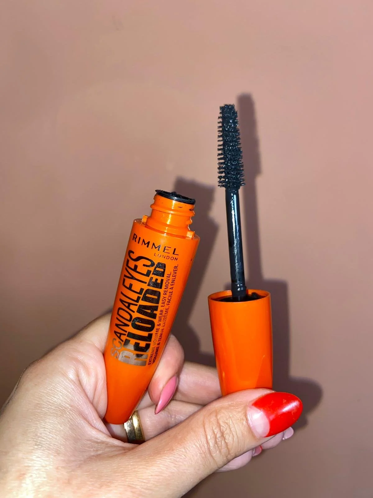 Dixon_Best_Mascaras_blog_RIMMEL SCANDALEYES_MASCARA.jpg