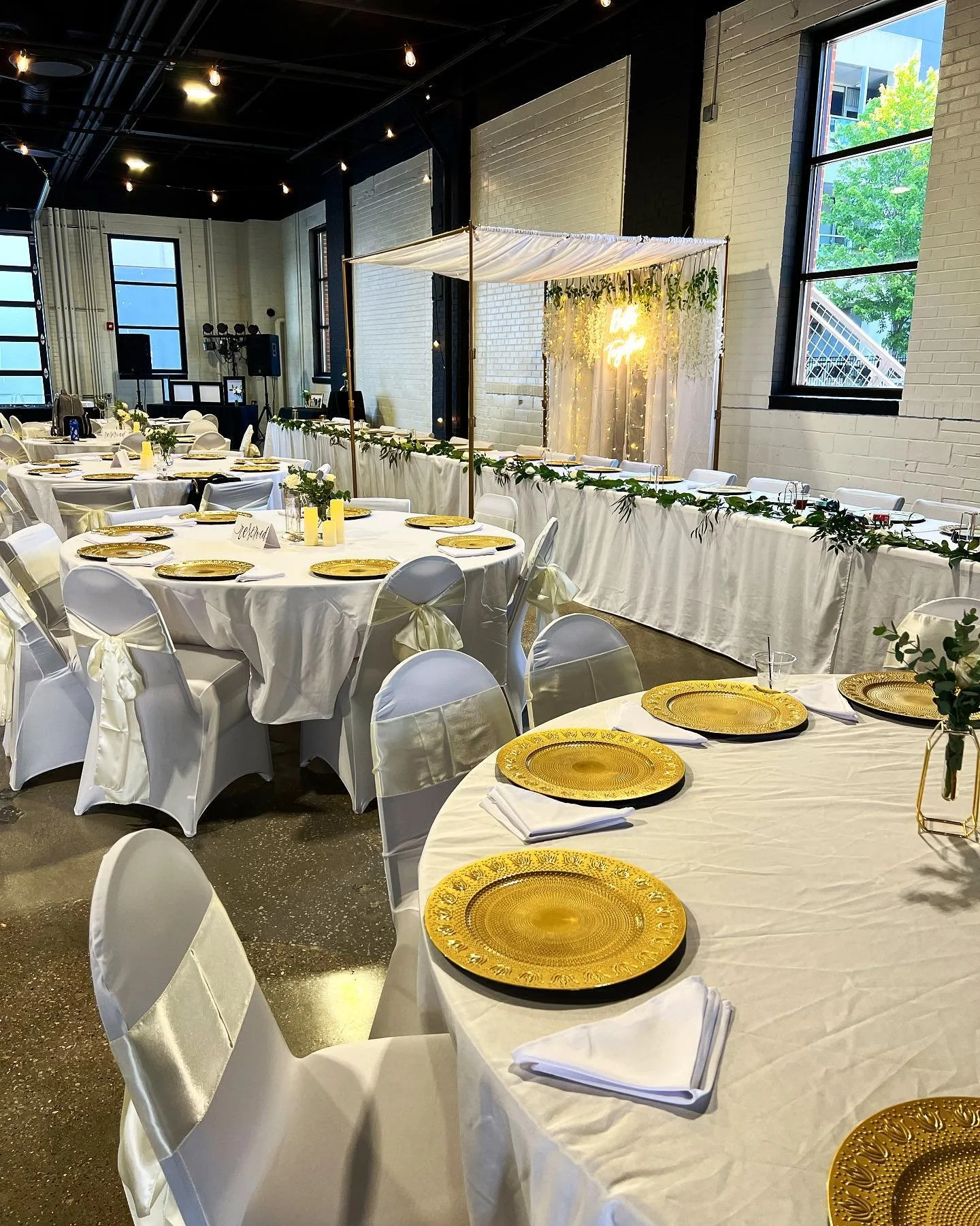 Main Hall - Head table & DJ Setup.jpg