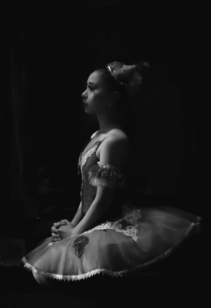 dancer waiting in the wings, event and dance photography