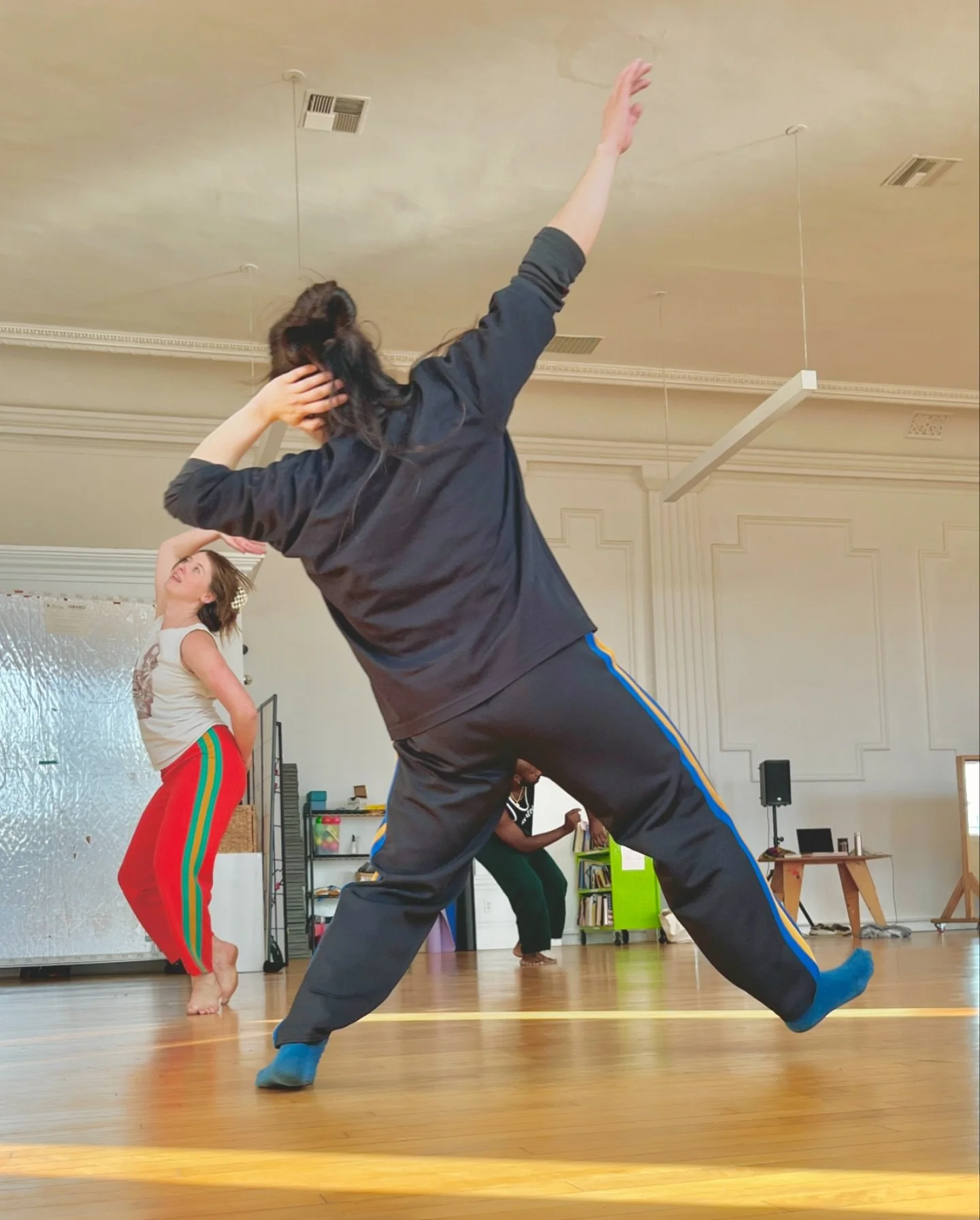 🎺 ICYMI 🎷
Last week we had the pleasure of learning from and moving with Anise @intimacyfortheculture during their Jazz Dance & Its Black Roots workshop.
Anise shared with us some of the rich foundations of jazz dance and its influences from