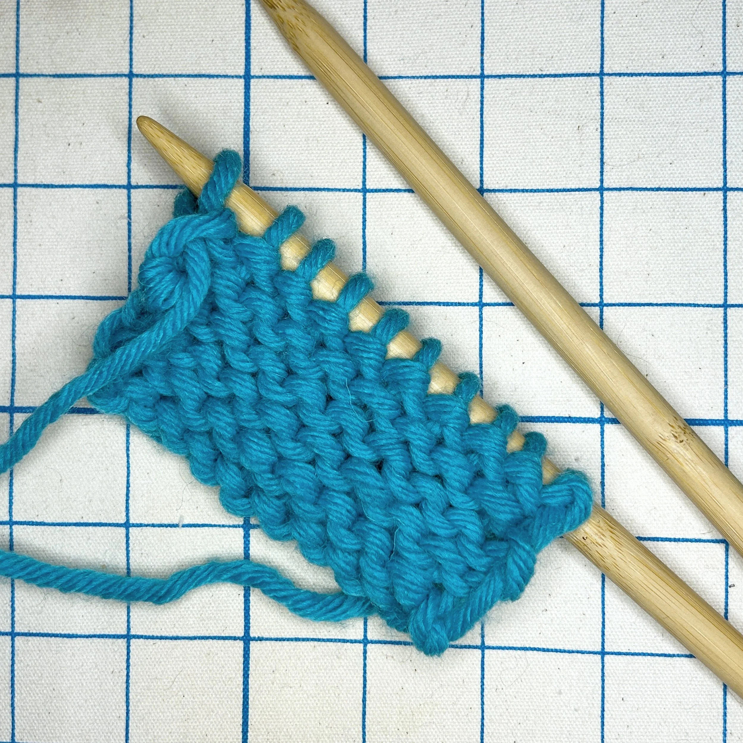 How to knit Stitch in the round vs flat — knithow