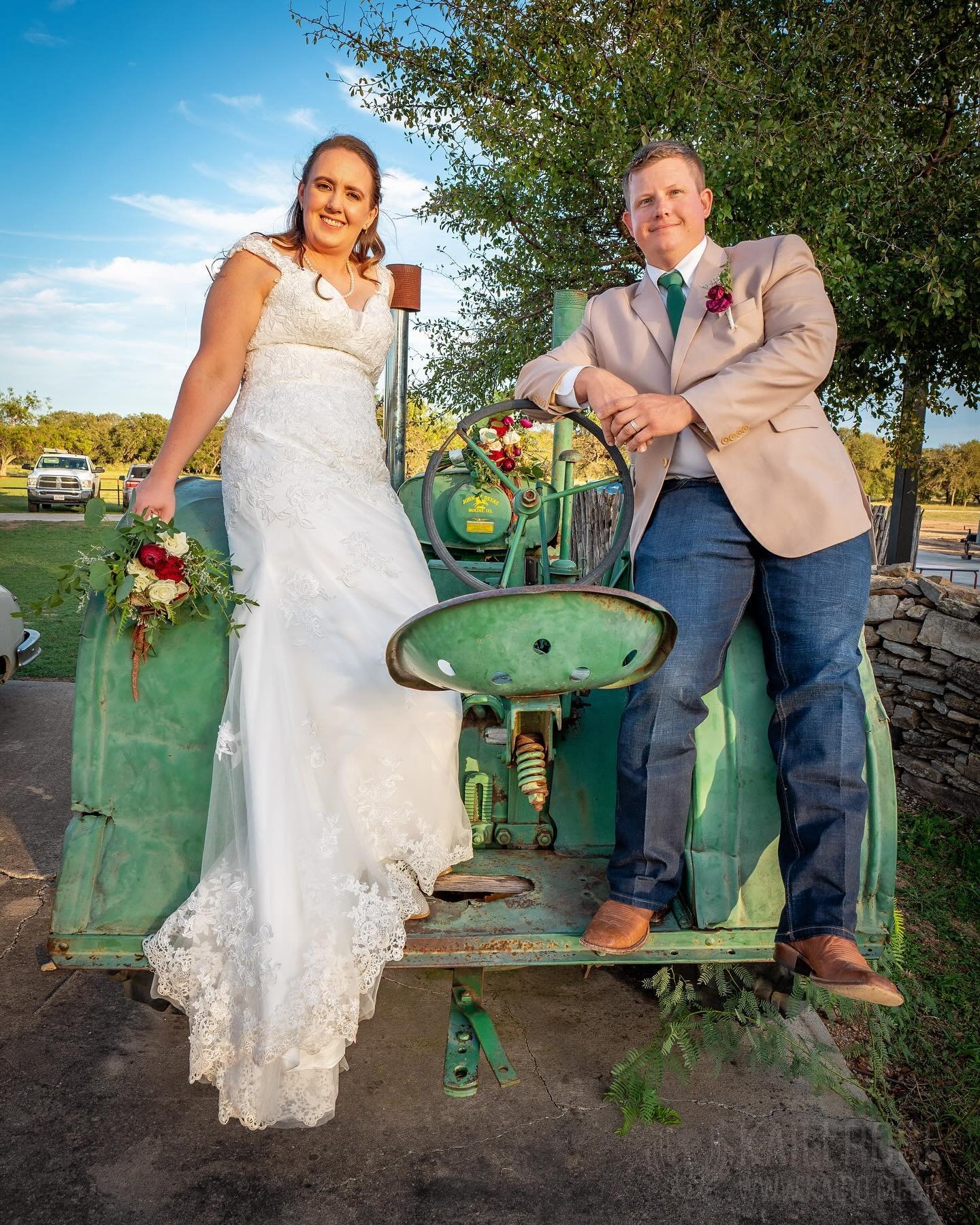 Dreaming of a wedding with a true Texas twist? Look no further than Dos Conchas Ranch in Marble Falls, TX. We specialize in Hill Country ranch weddings that blend rustic and elegant. From dance hall receptions, ceremonies under the towering oaks, or 