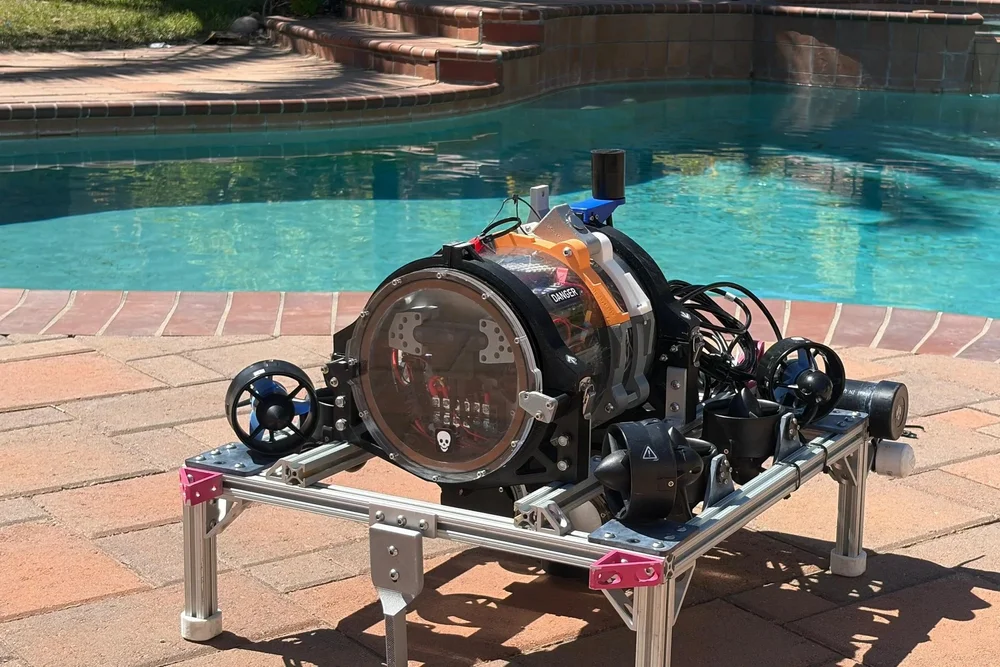 UUV pool test image