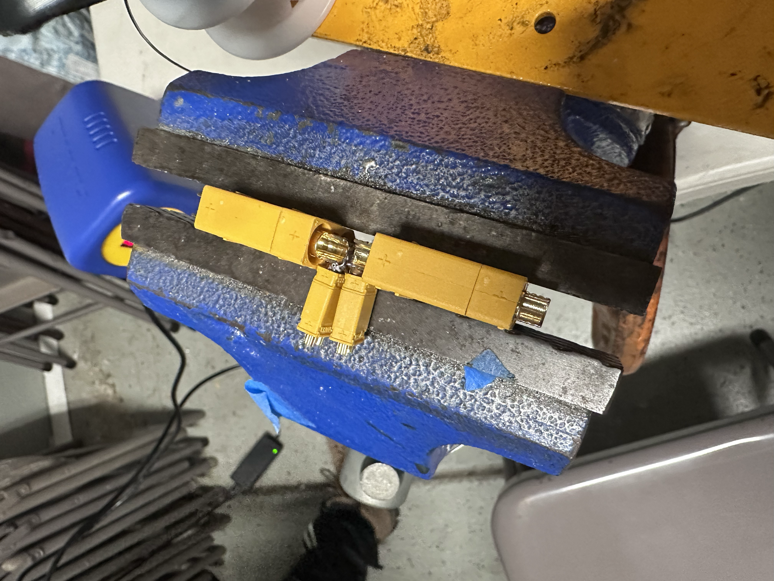 xt30 cable distributing power into other 5v PDB