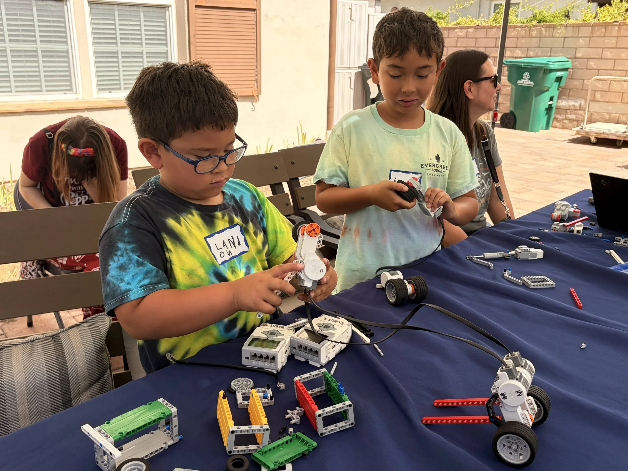 customizing robot