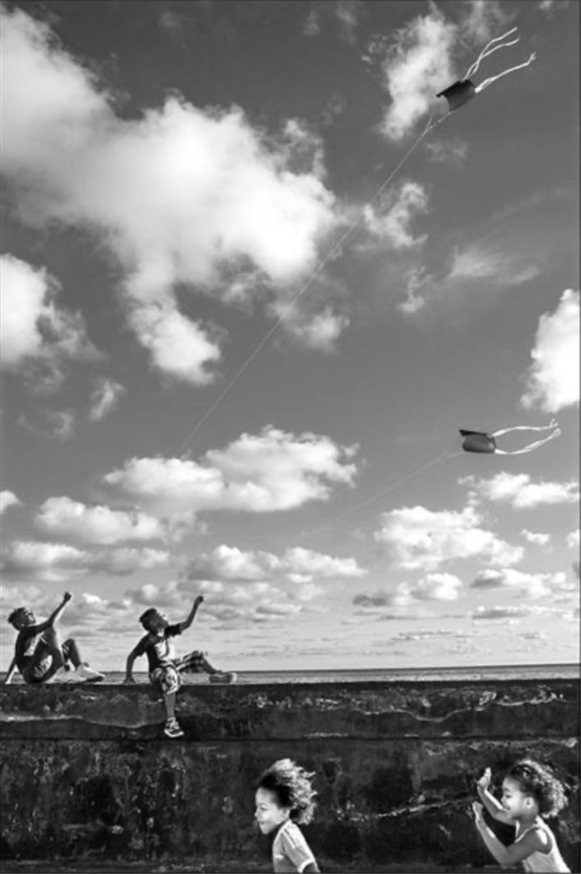 Raul Cañibano
Malecón Habanero, Cuba, 2013 de la serie Ciudad
Archival Pigment Print
19.69 x 15.75 inches