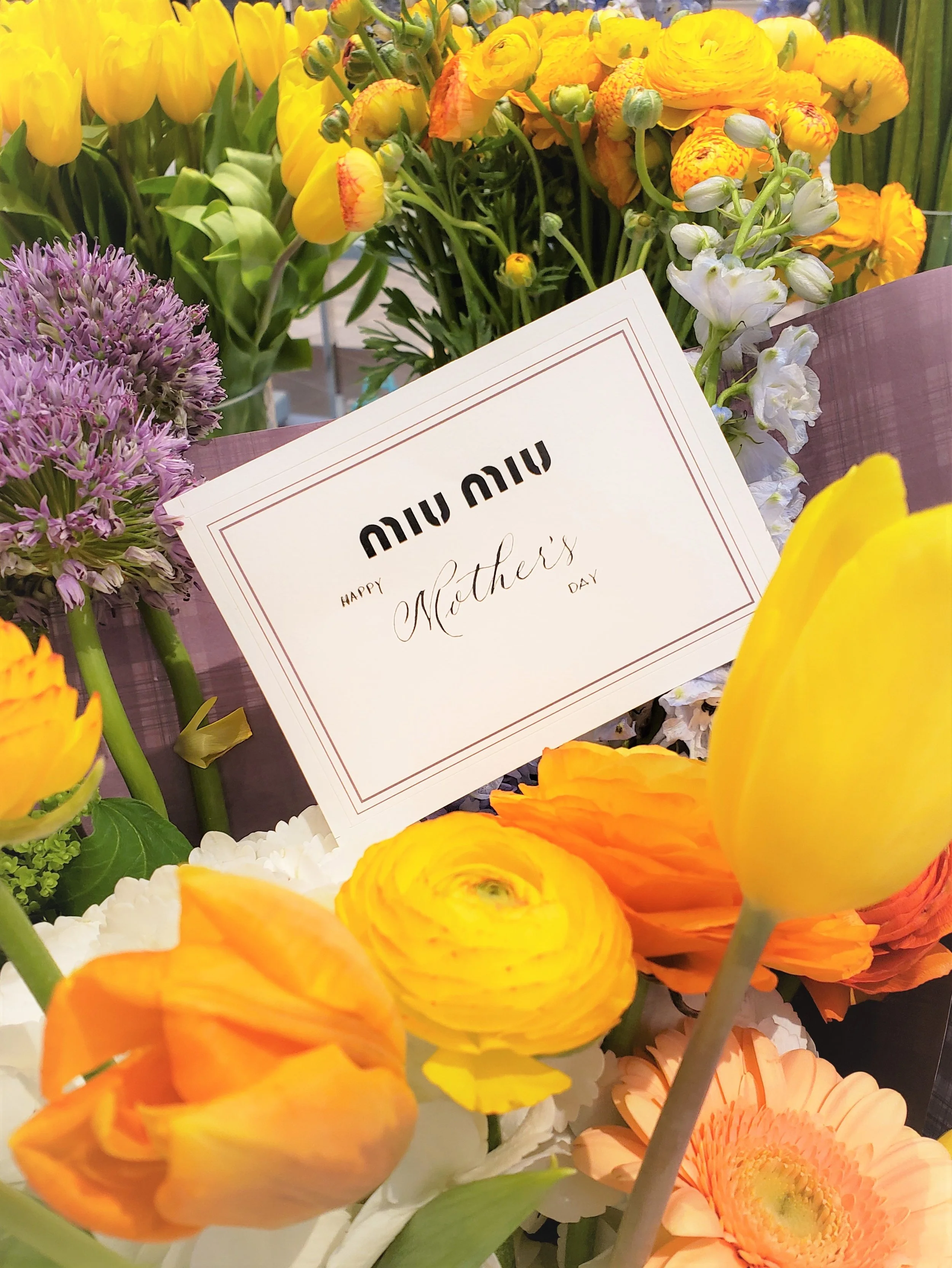 Why Having An On-Site Calligrapher Makes Your Mother’s Day Event Stand Out