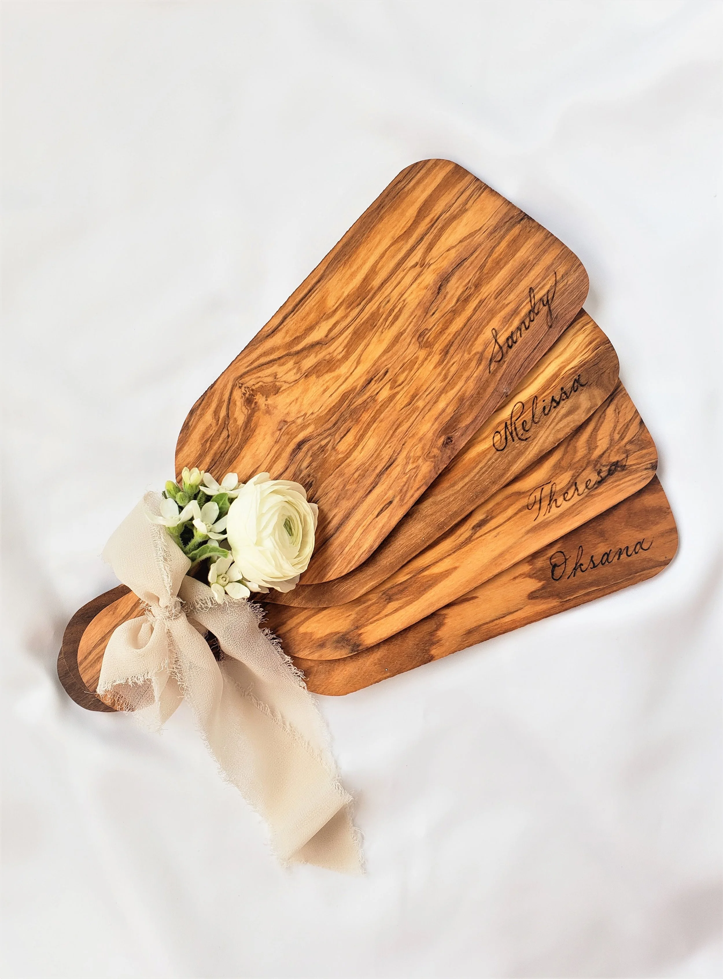 custom-personalized-wood-cutting-board.jpg