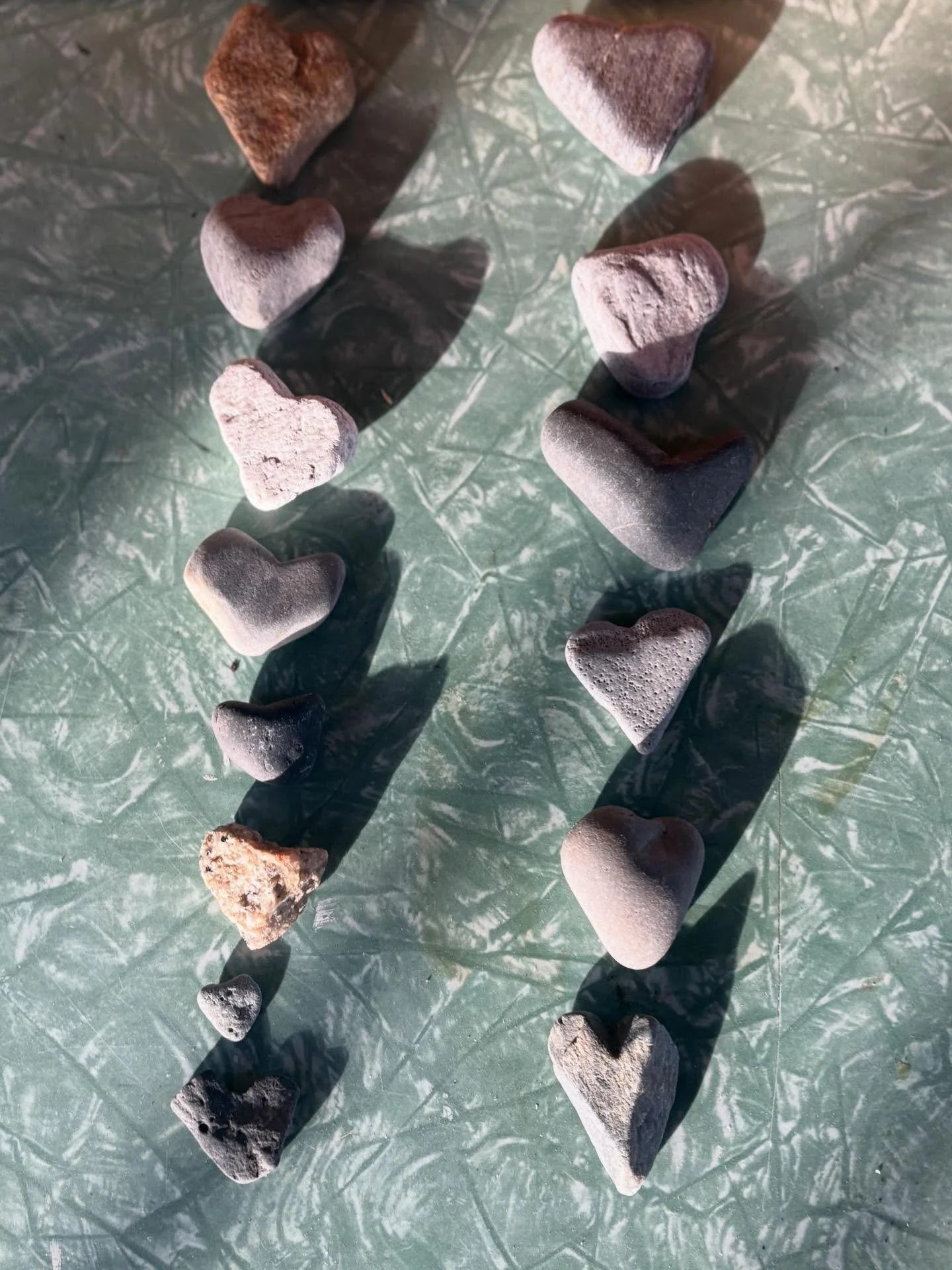 💚HEARTS ARE EVERYWHERE! This is my little collection and every time it happens I&rsquo;m like a little kid who found a treasure worth millions. 

Beauty hunting, or heart hunting!  You choose. The point is to remember and be open. 

What better time