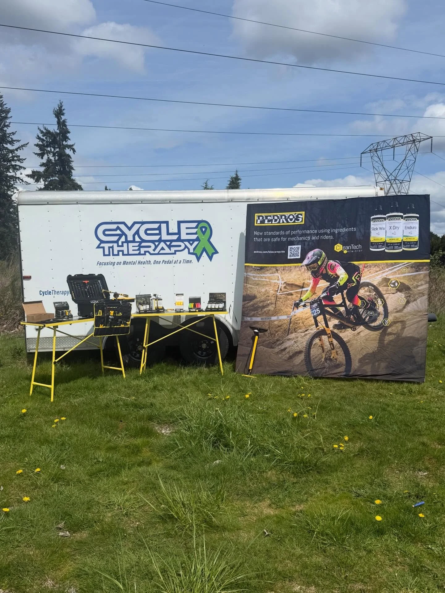 NEE PARTNERSHIP ALERT! 36 hours of driving to attend the @cabda_expo, we are proud to announce the partnership between @cycletherapyracing and @pedrosbikecare to promote cycling for youth mental health, and the continued efforts to get more kids outs