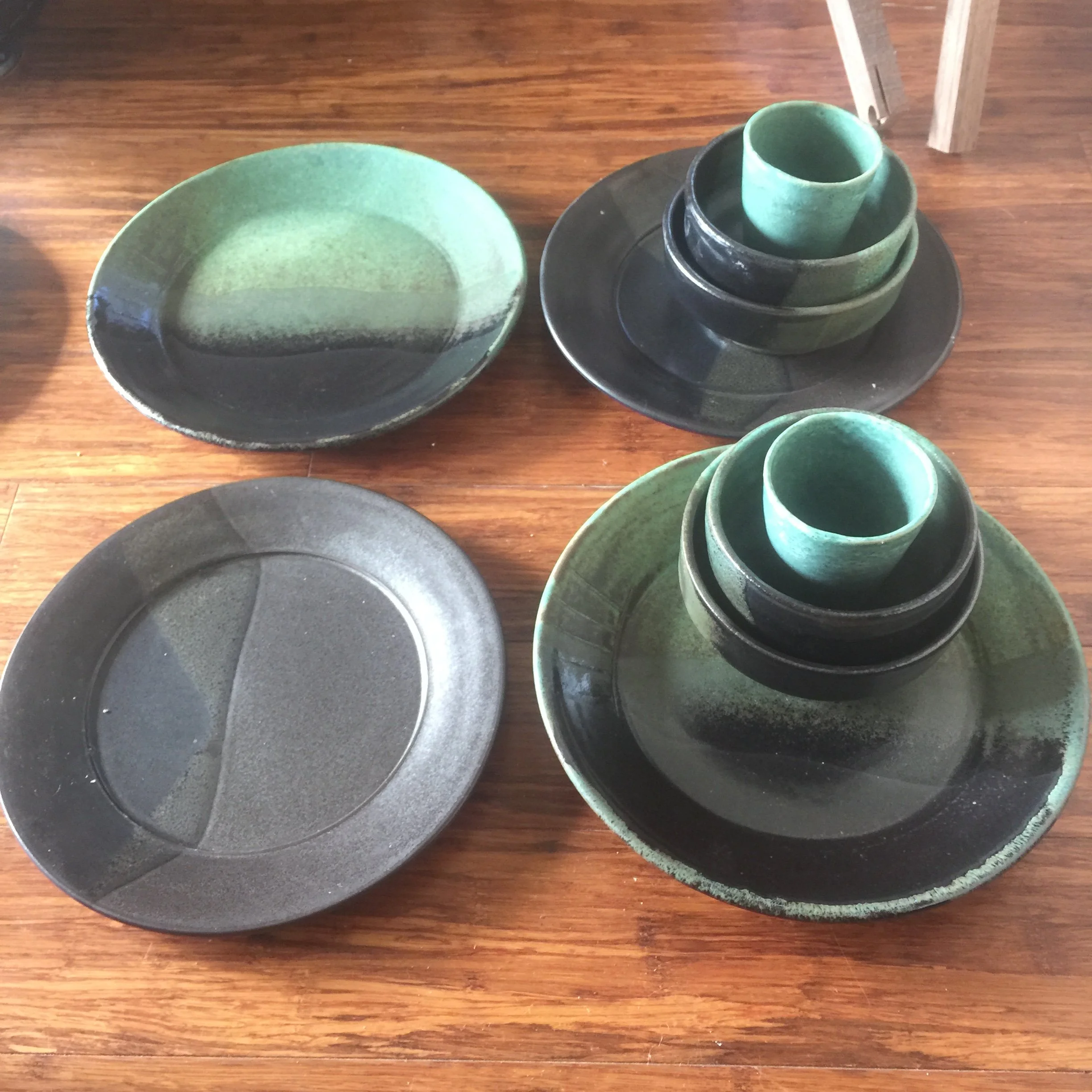 Dinner Set in Wb_Blk.JPG