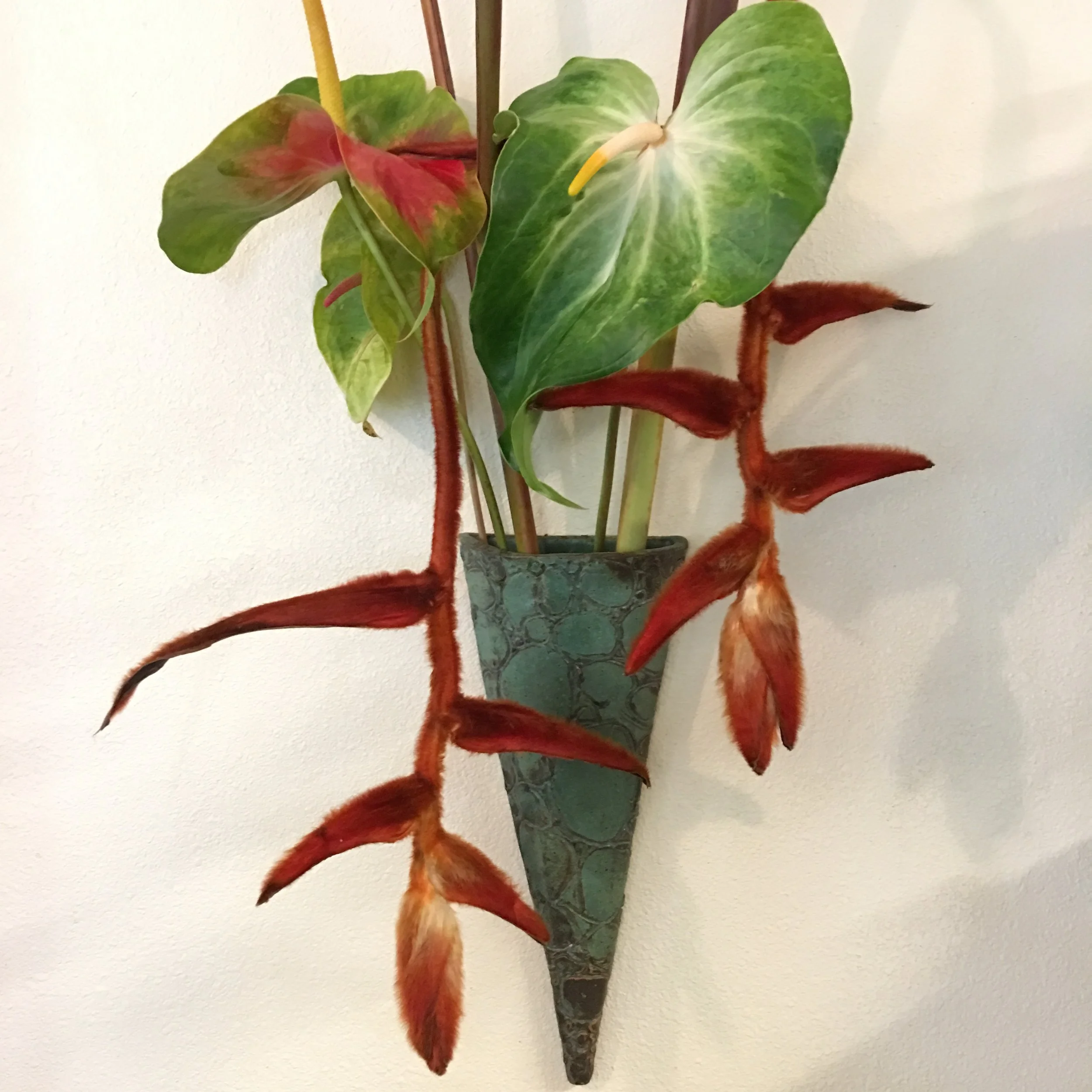 V wall vase in WB w_ flowers.JPG