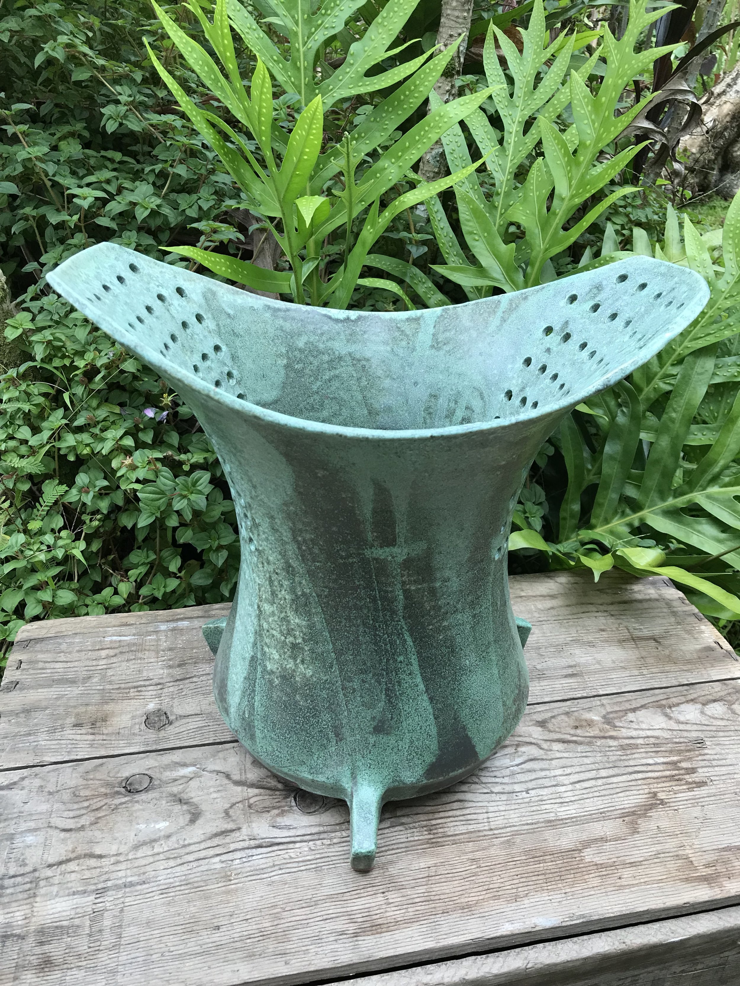 Tripod WB large display vase, flared lip(2).jpg