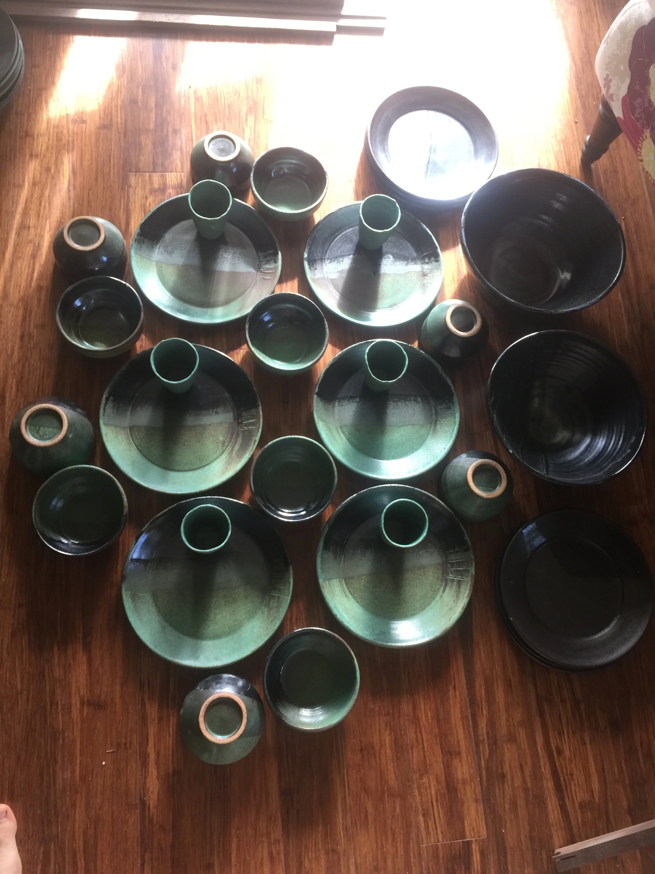 Dinner Set in Wb_Blk,floor.JPG