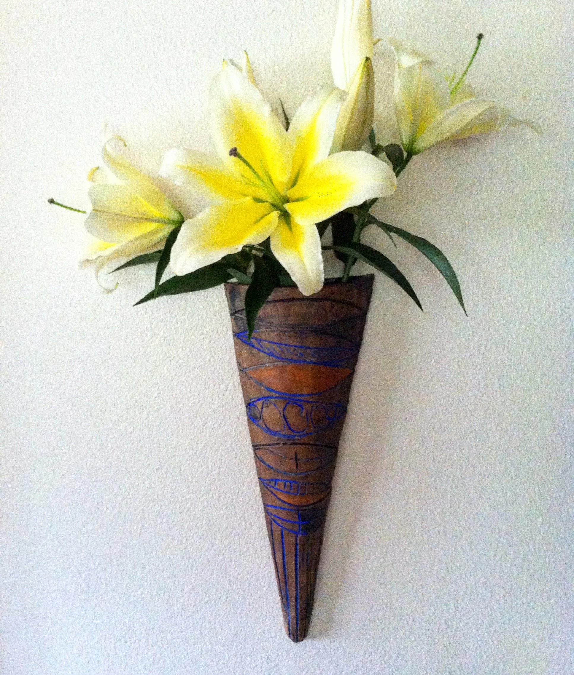 V shaped wall vase..JPG