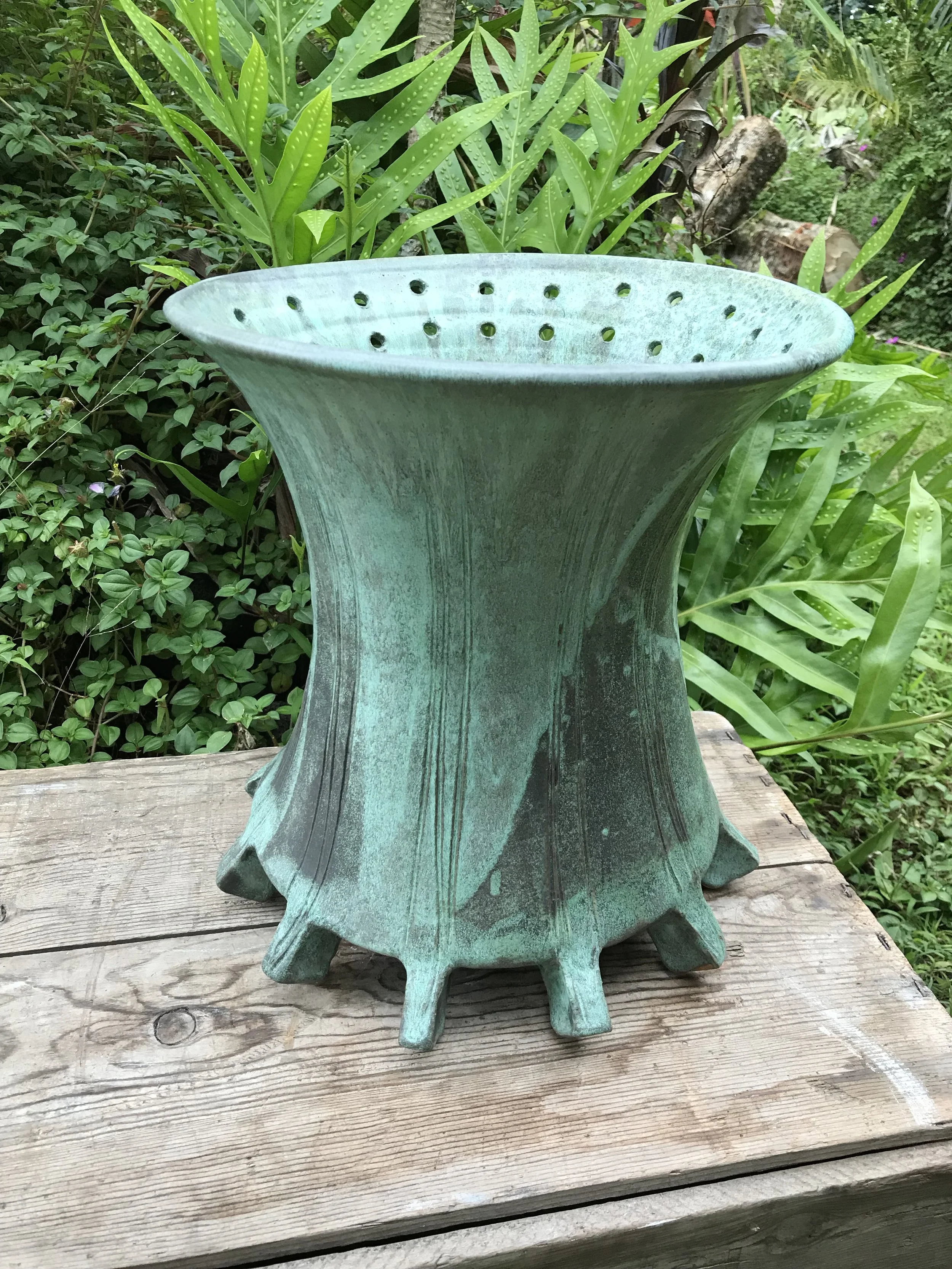 WB large display vase w_ many feet.jpg