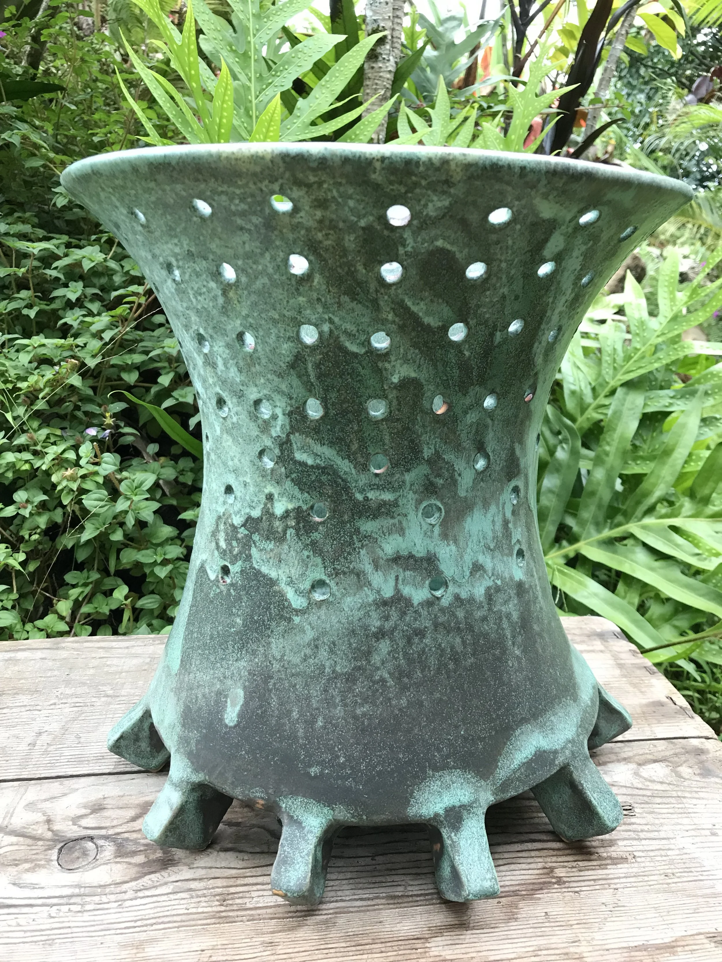 WB large display vase w_ many feet(2).jpg