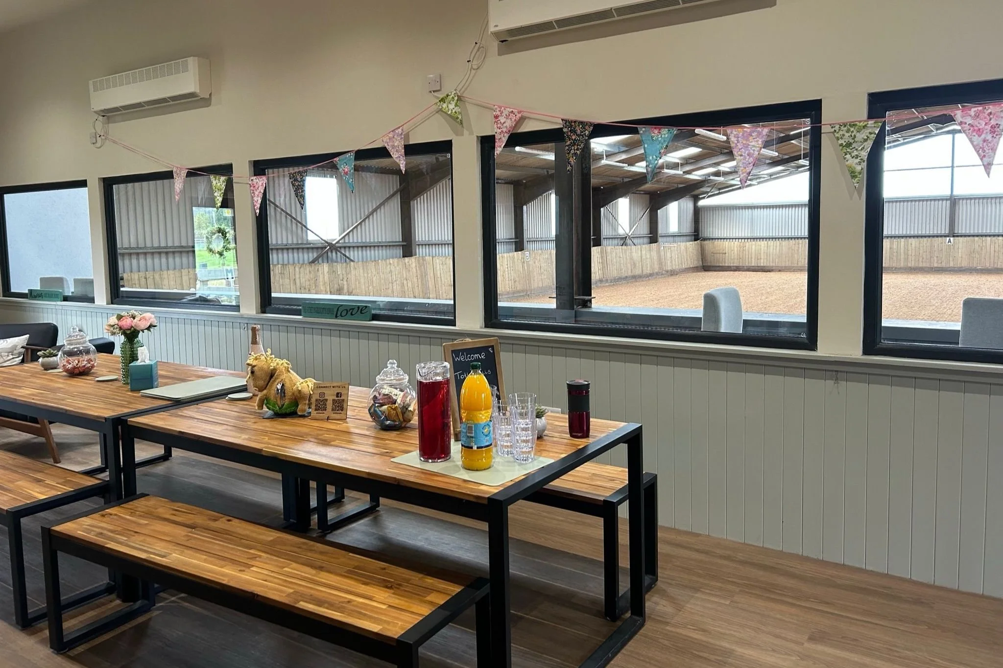 Viewing Gallery Indoor "Arena