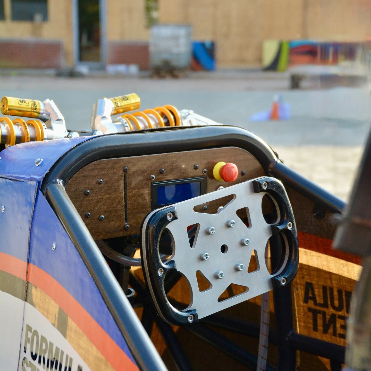 A closer look at our car — this time without the livery, revealing the flax fibers underneath.
With the support of our sponsor @flaxco.be , we are proud to be the first and only team in the world to use flax exclusively for all our composite