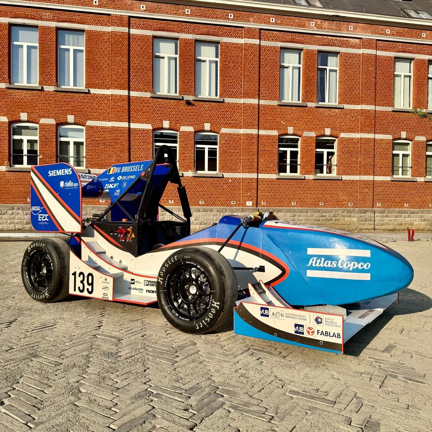 What a night! Meet Aion, our brand-new Formula Student car, the result of countless hours, teamwork, and passion.
Last week, we proudly unveiled our brand-new car during our rollout event! After months of hard work, long nights, and countless challe