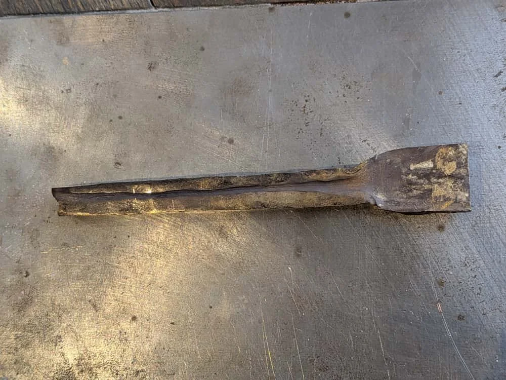 Schmiede und Feilübung in Messing: Esslöffel