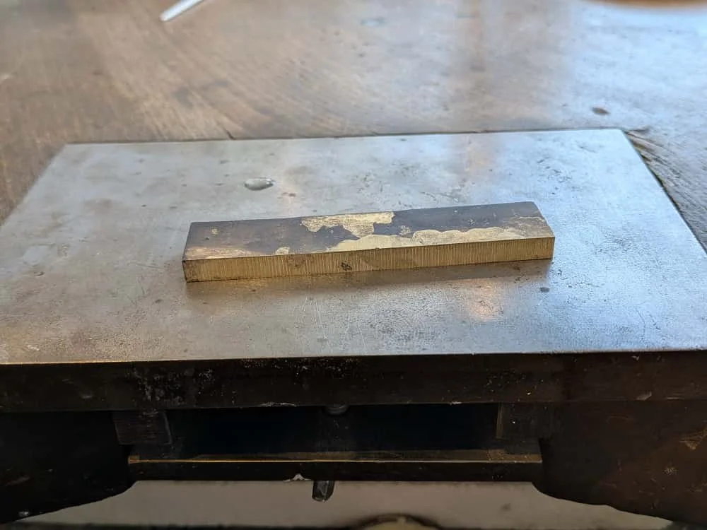 Schmiede und Feilübung in Messing: Esslöffel