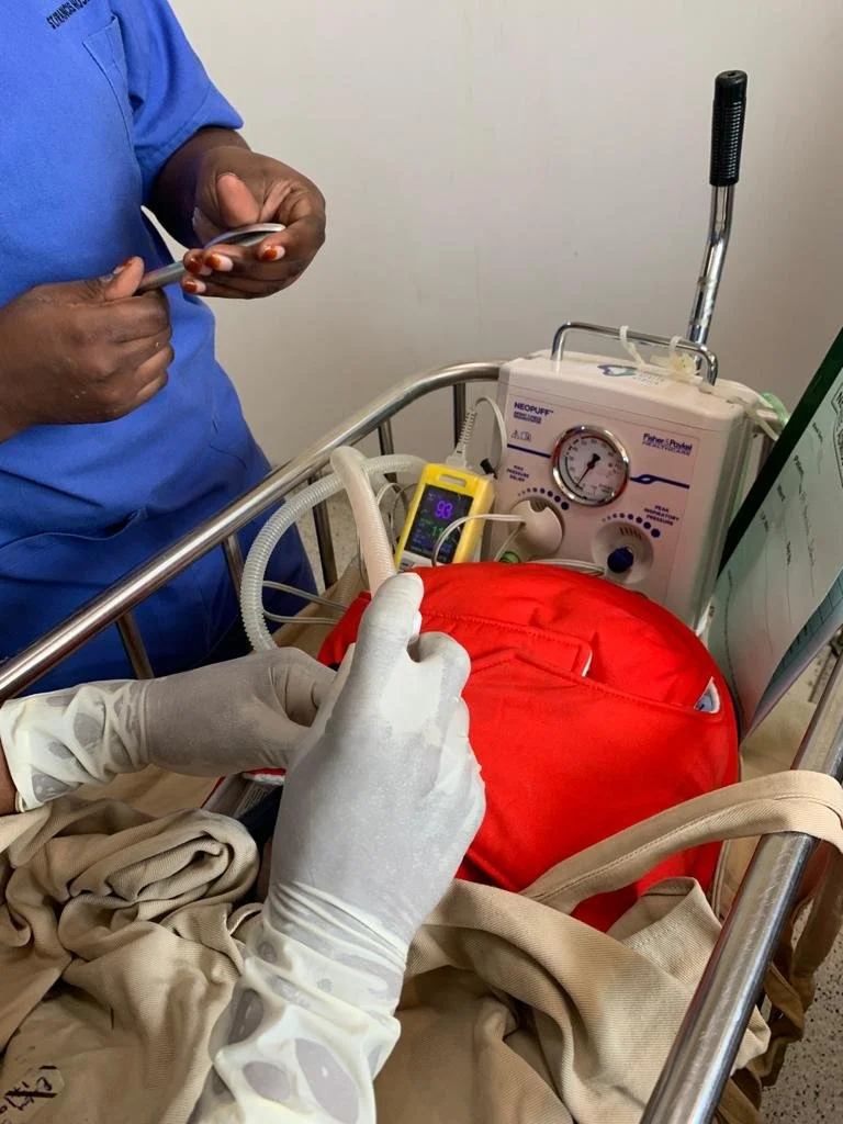 NEWBORN INFANT INCUBLANKET (MEDIUM) — Warmilu - Spread warmth  